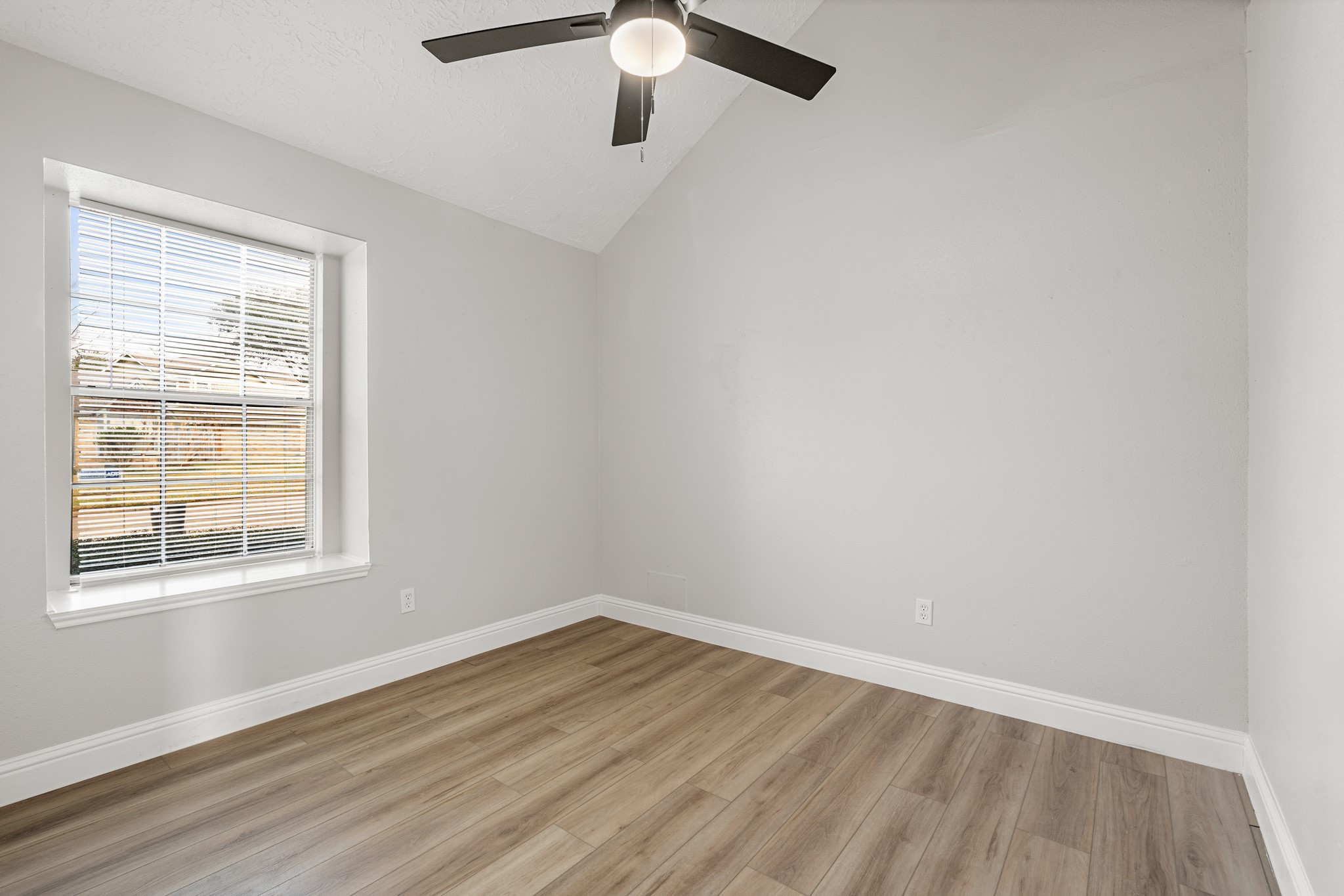 22039 Rivermead Drive Property Photo 9