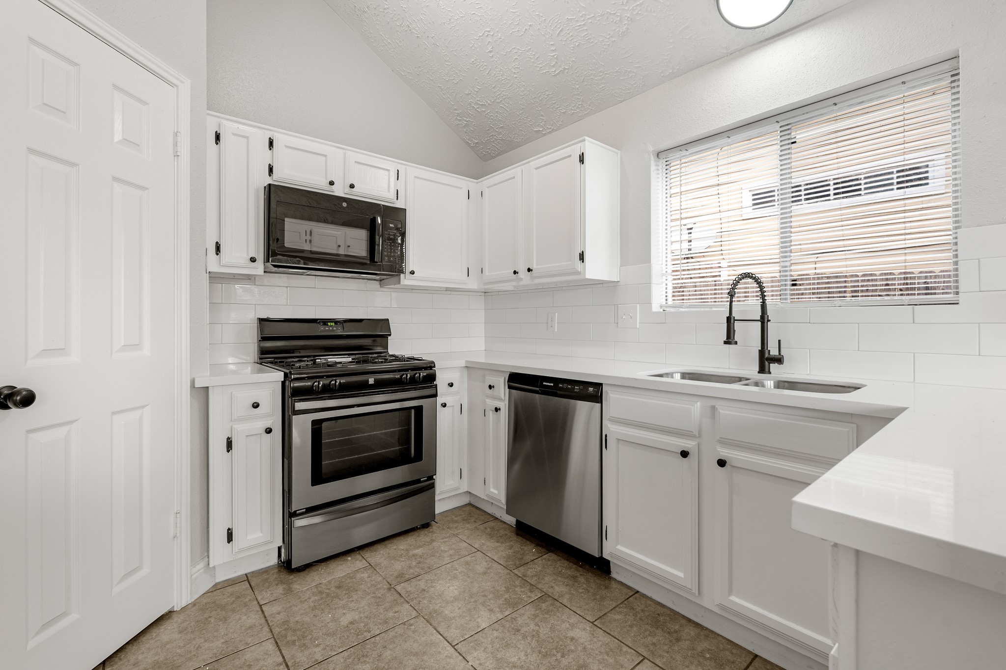 22039 Rivermead Drive Property Photo 14