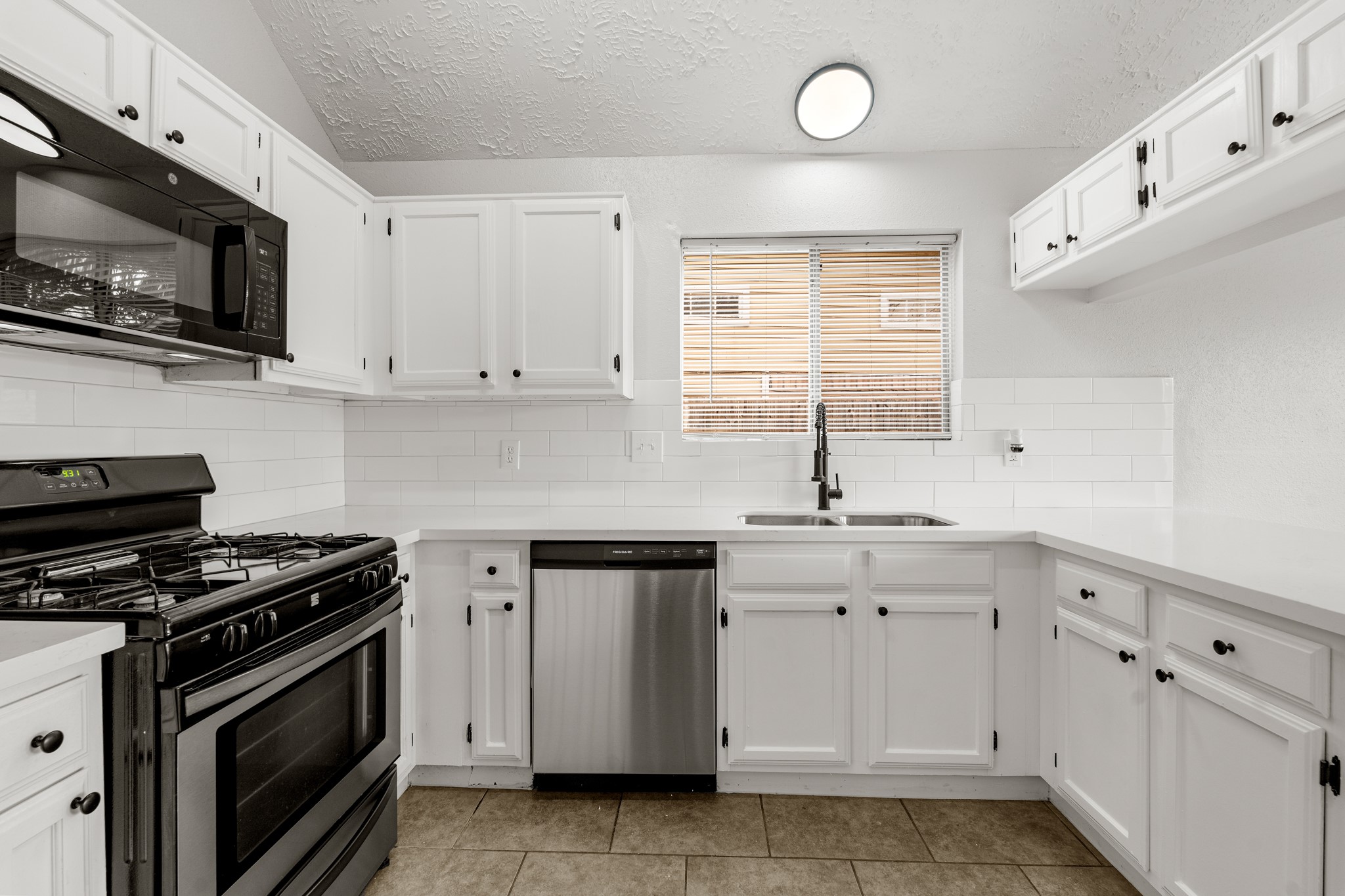 22039 Rivermead Drive Property Photo 15