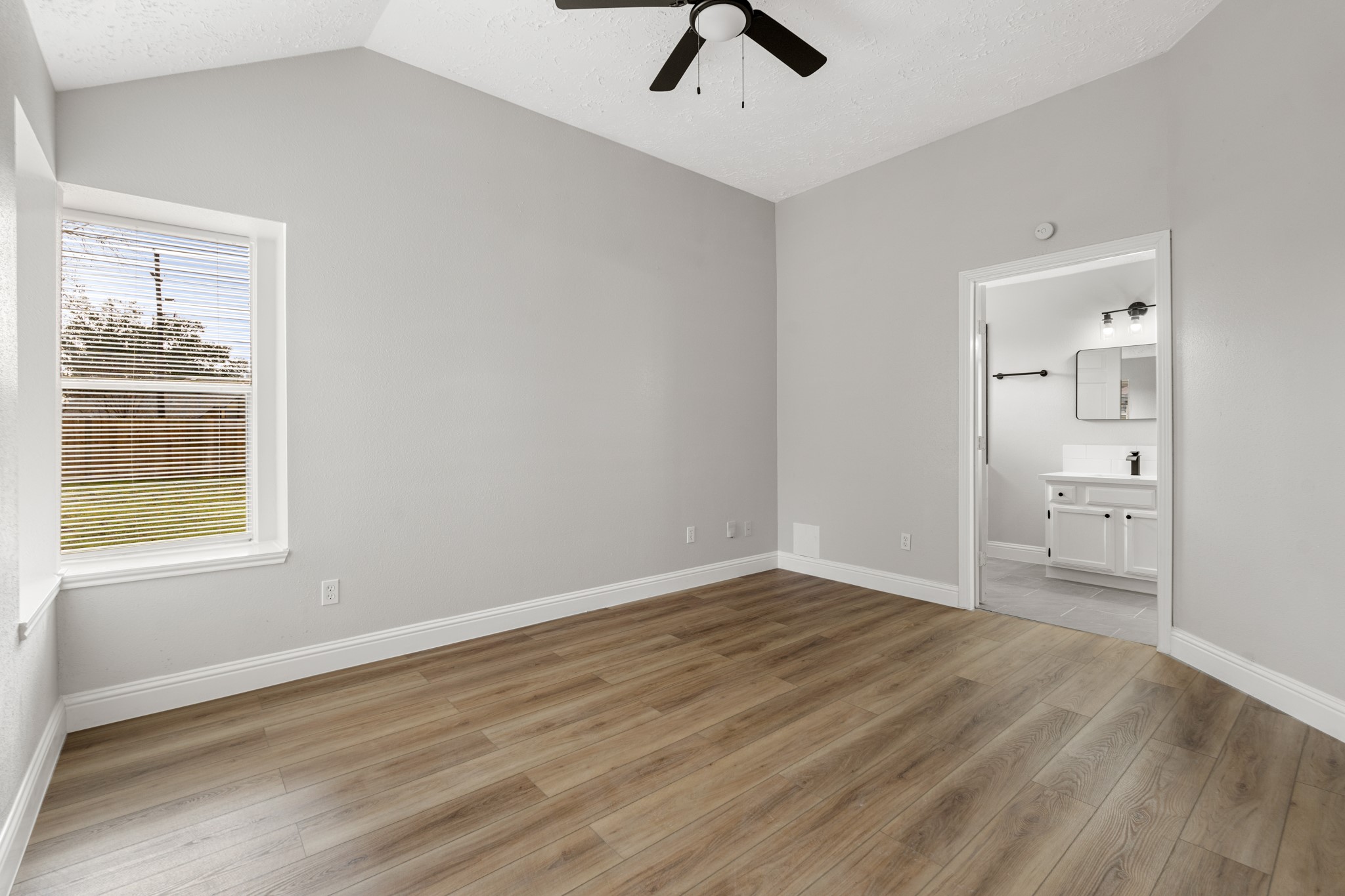 22039 Rivermead Drive Property Photo 17