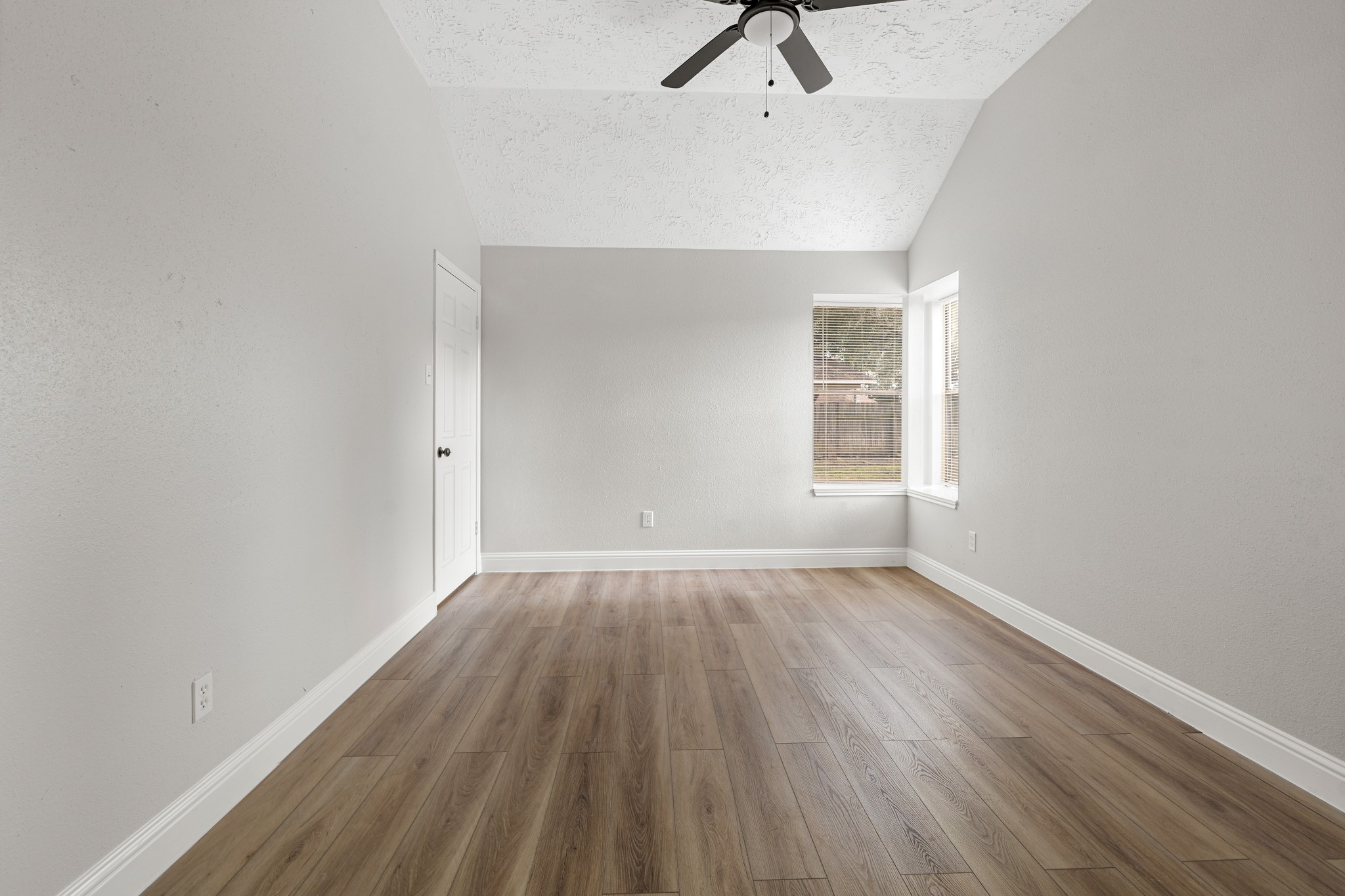 22039 Rivermead Drive Property Photo 18