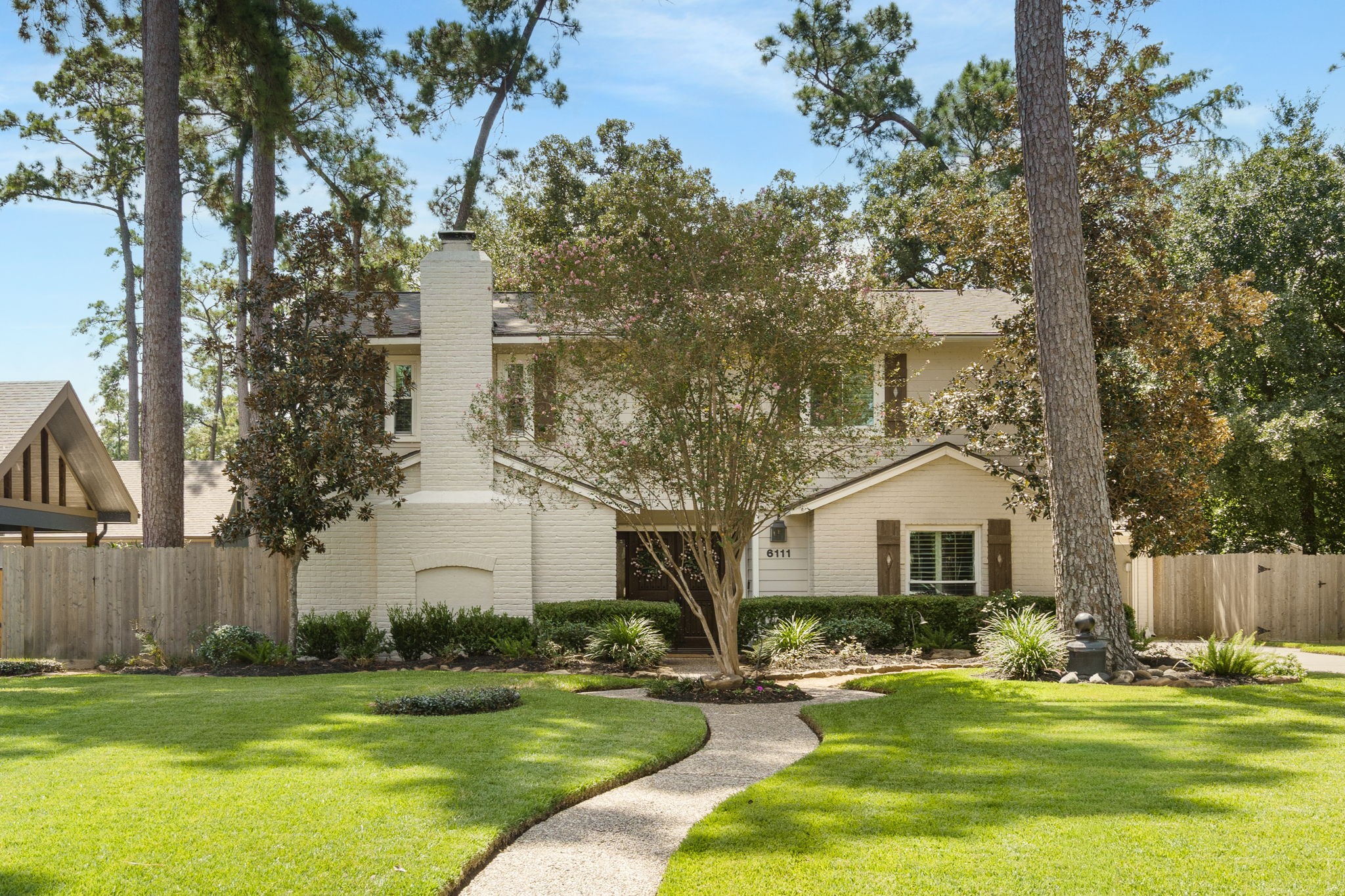 6111 Hickorycrest Drive Property Photo 4