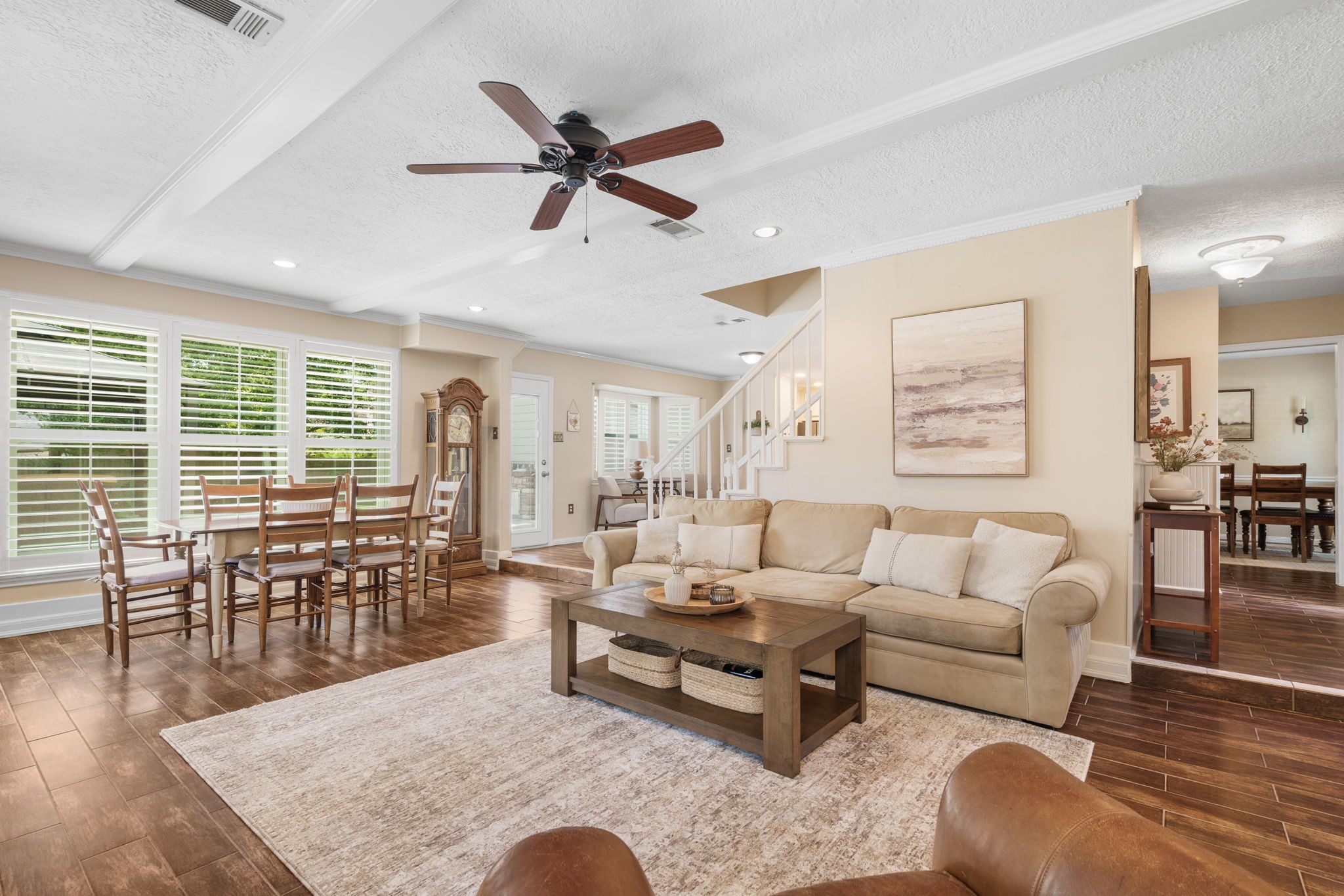 6111 Hickorycrest Drive Property Photo 8