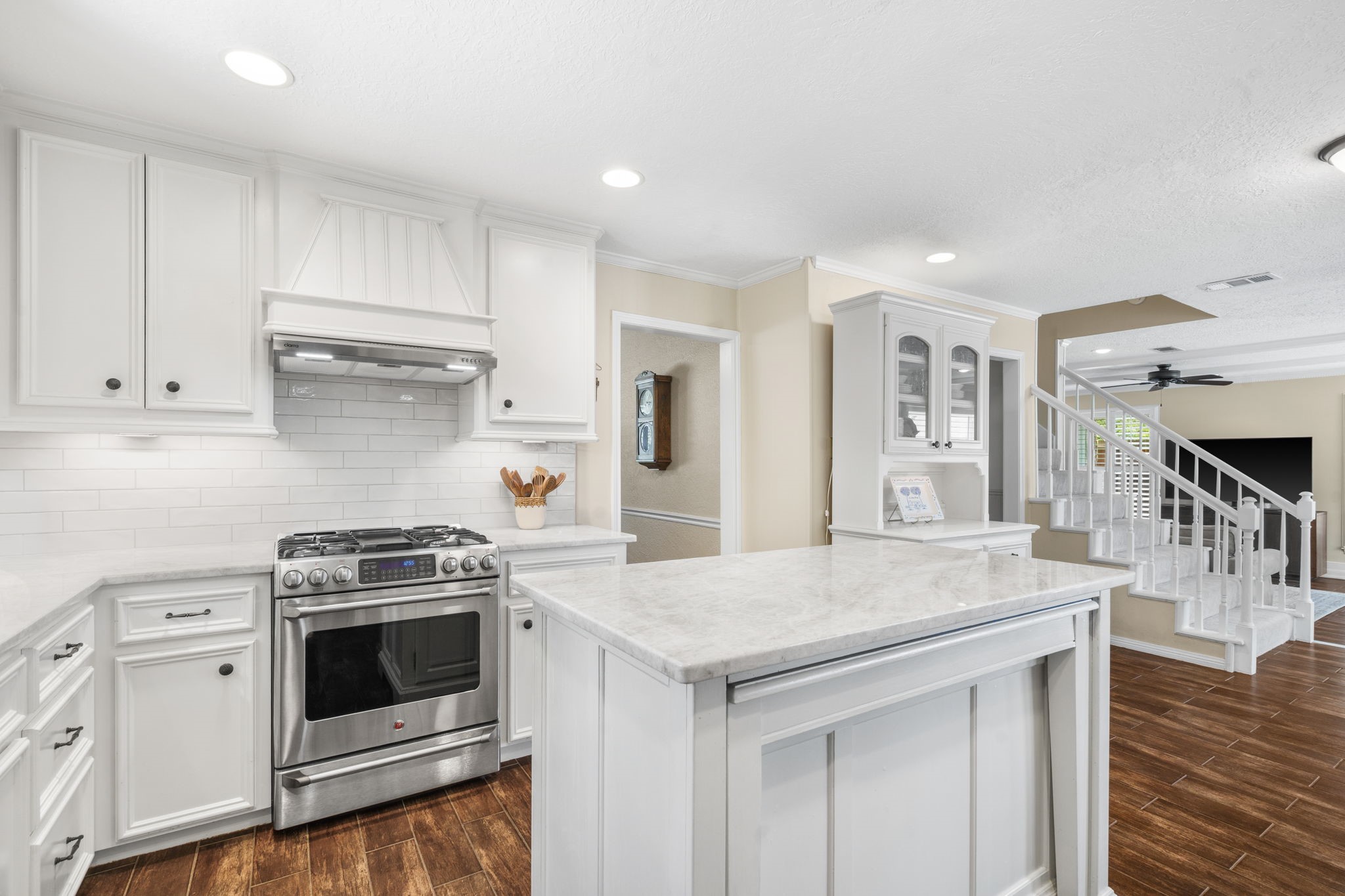 6111 Hickorycrest Drive Property Photo 16