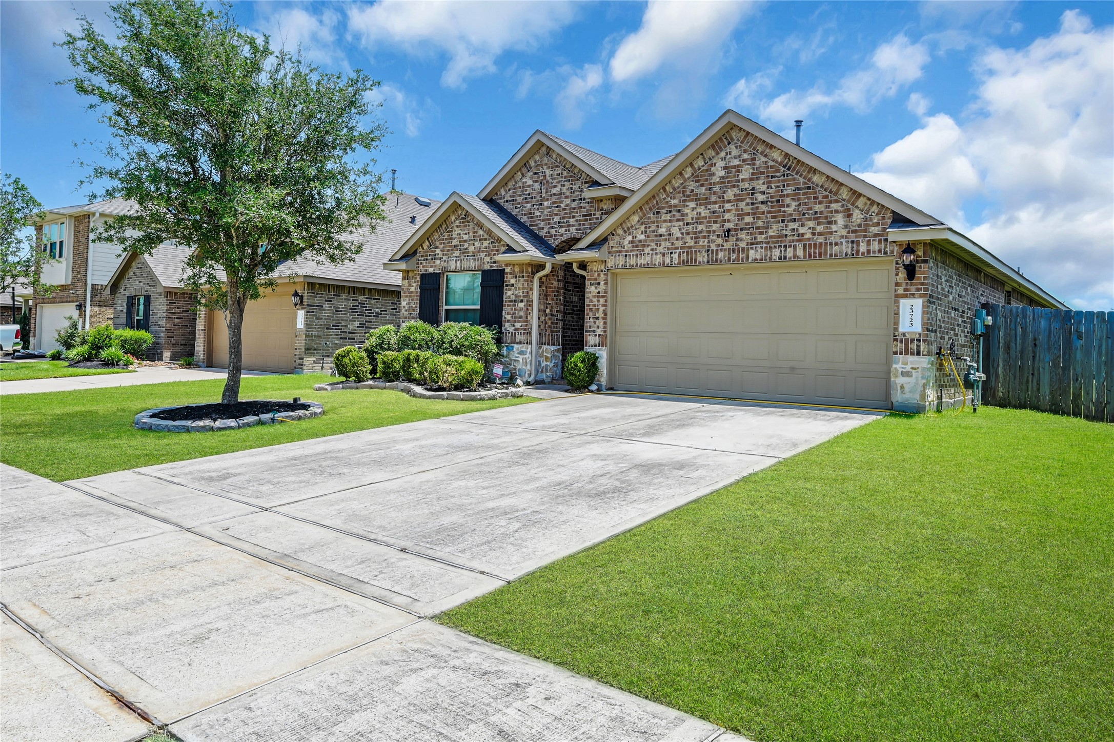 23723 Giardini Drive Property Photo 2