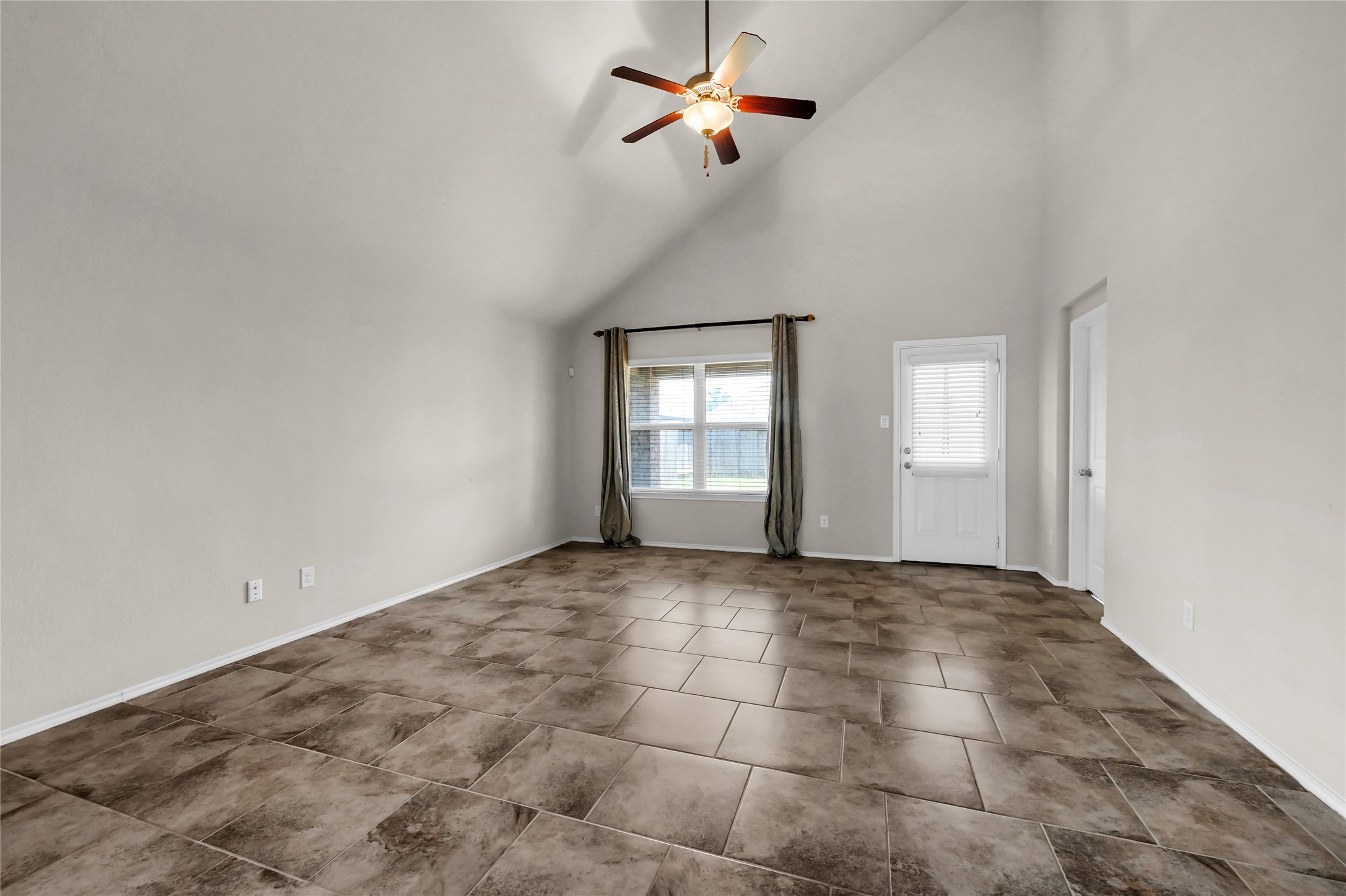 23723 Giardini Drive Property Photo 14