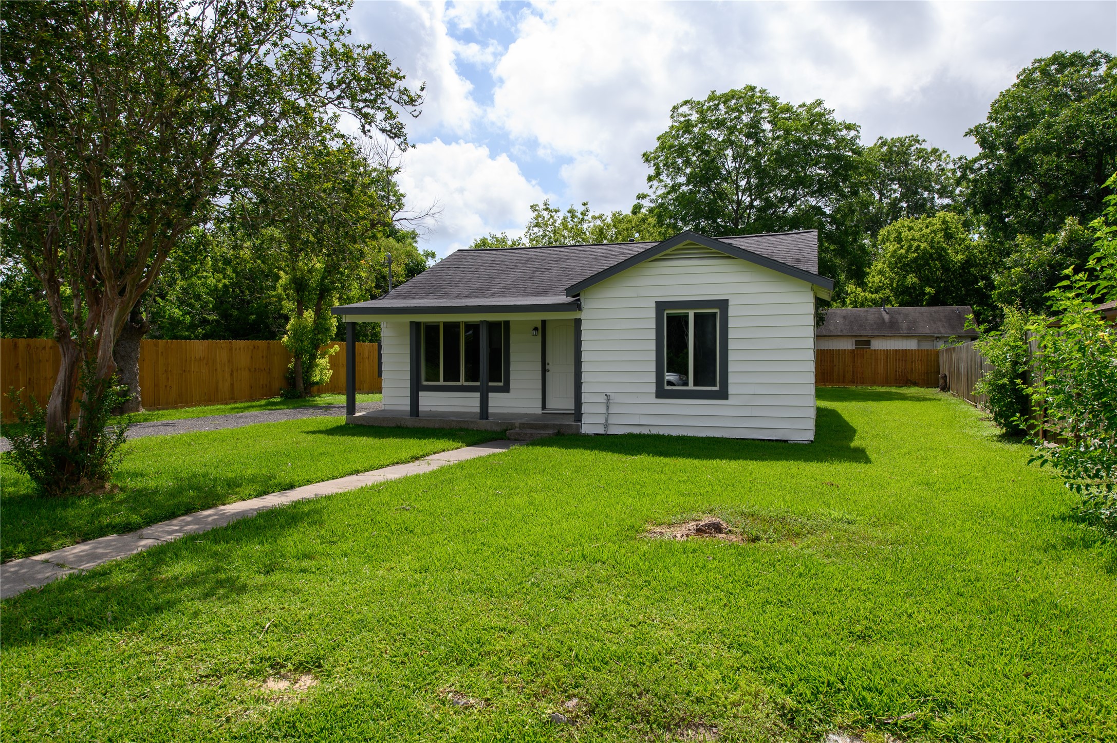6811 Mike Street Property Photo 2