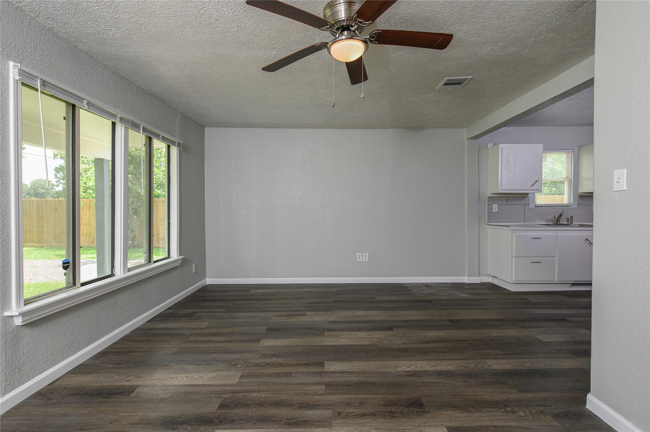6811 Mike Street Property Photo 4