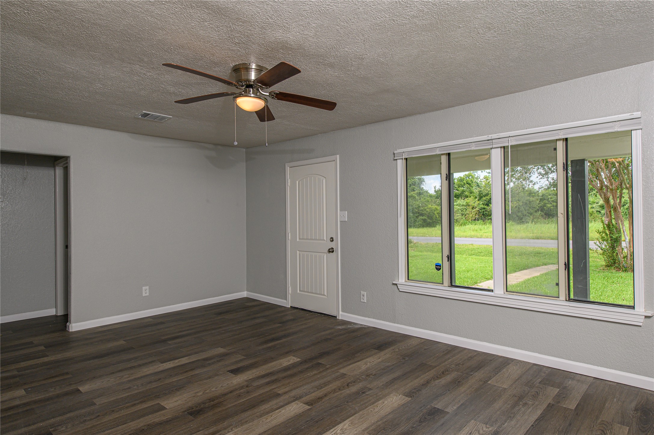 6811 Mike Street Property Photo 5