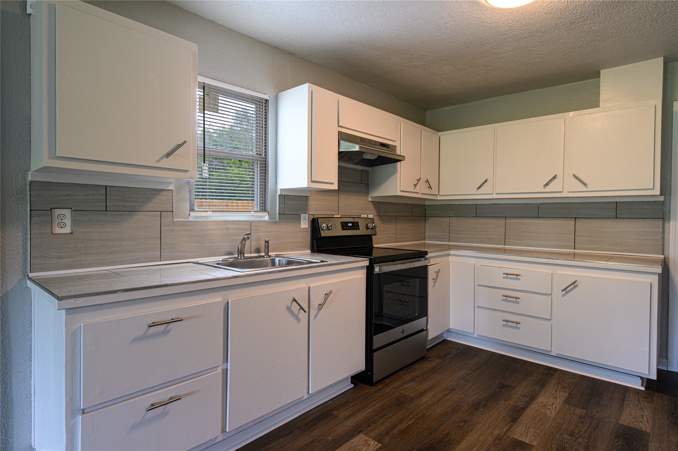 6811 Mike Street Property Photo 7