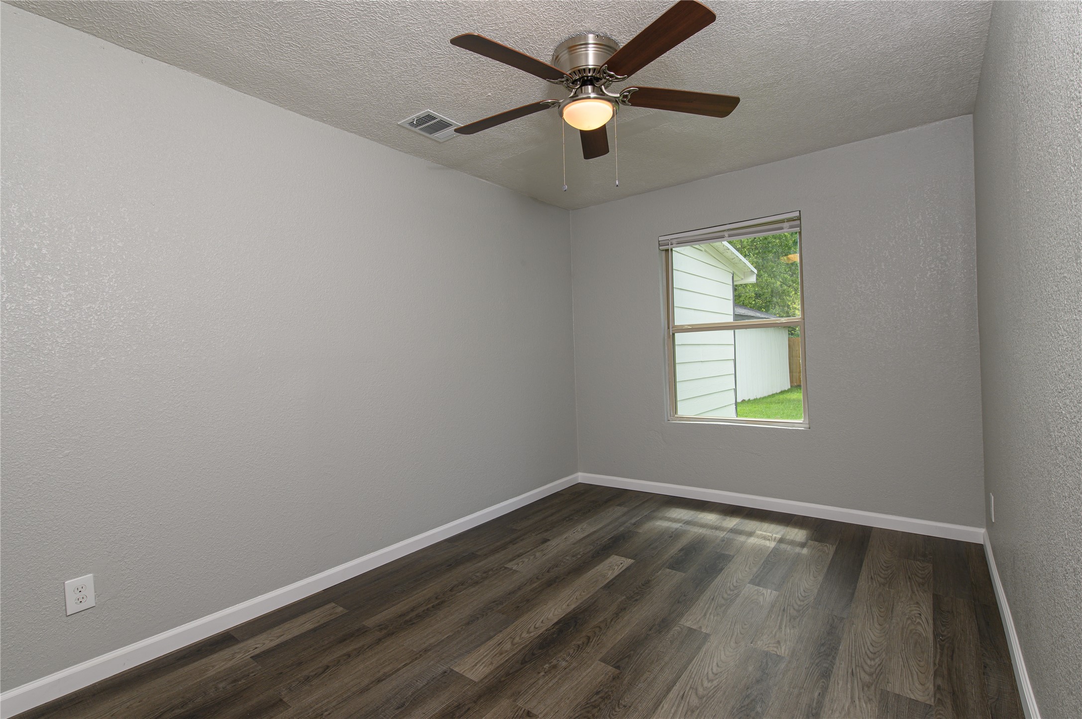 6811 Mike Street Property Photo 11