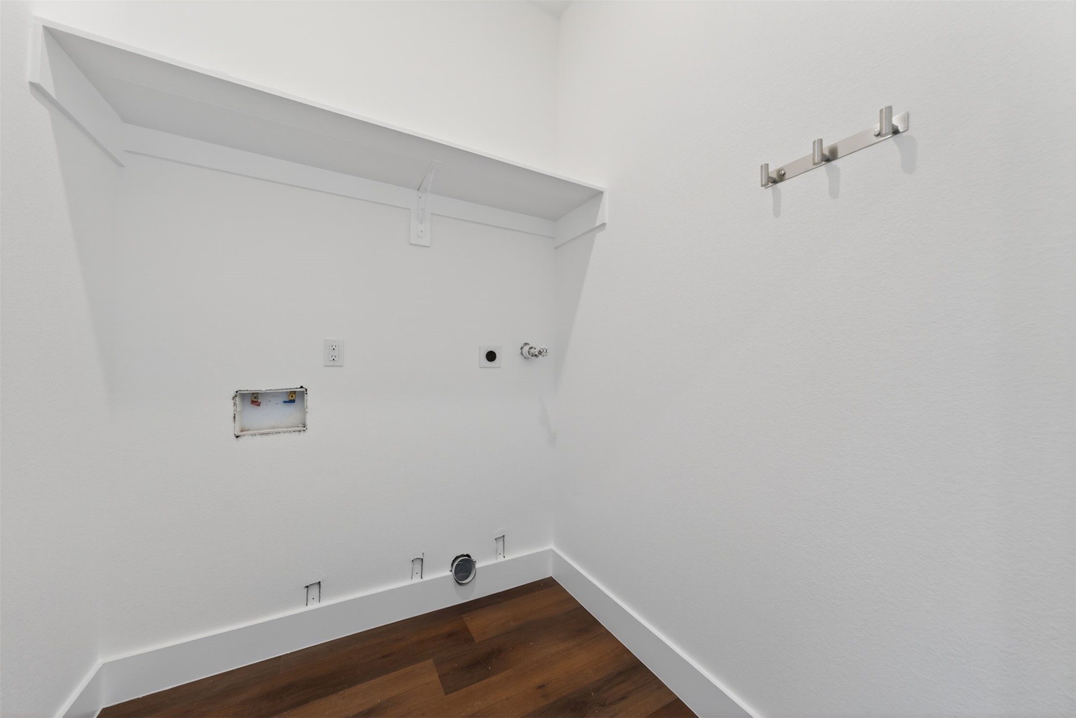 2714 Drew Street Property Photo 27