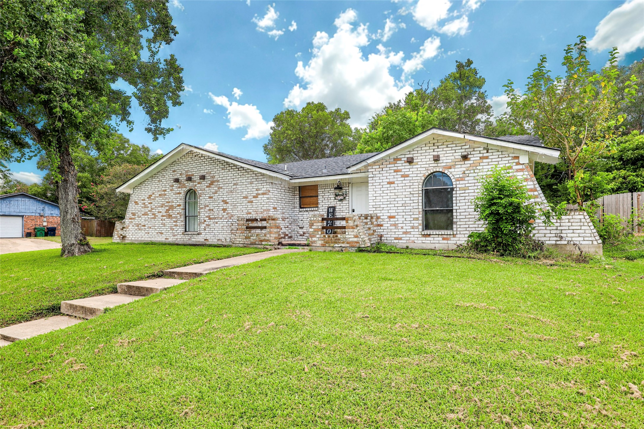 1213 W Jefferson Street Property Photo 1