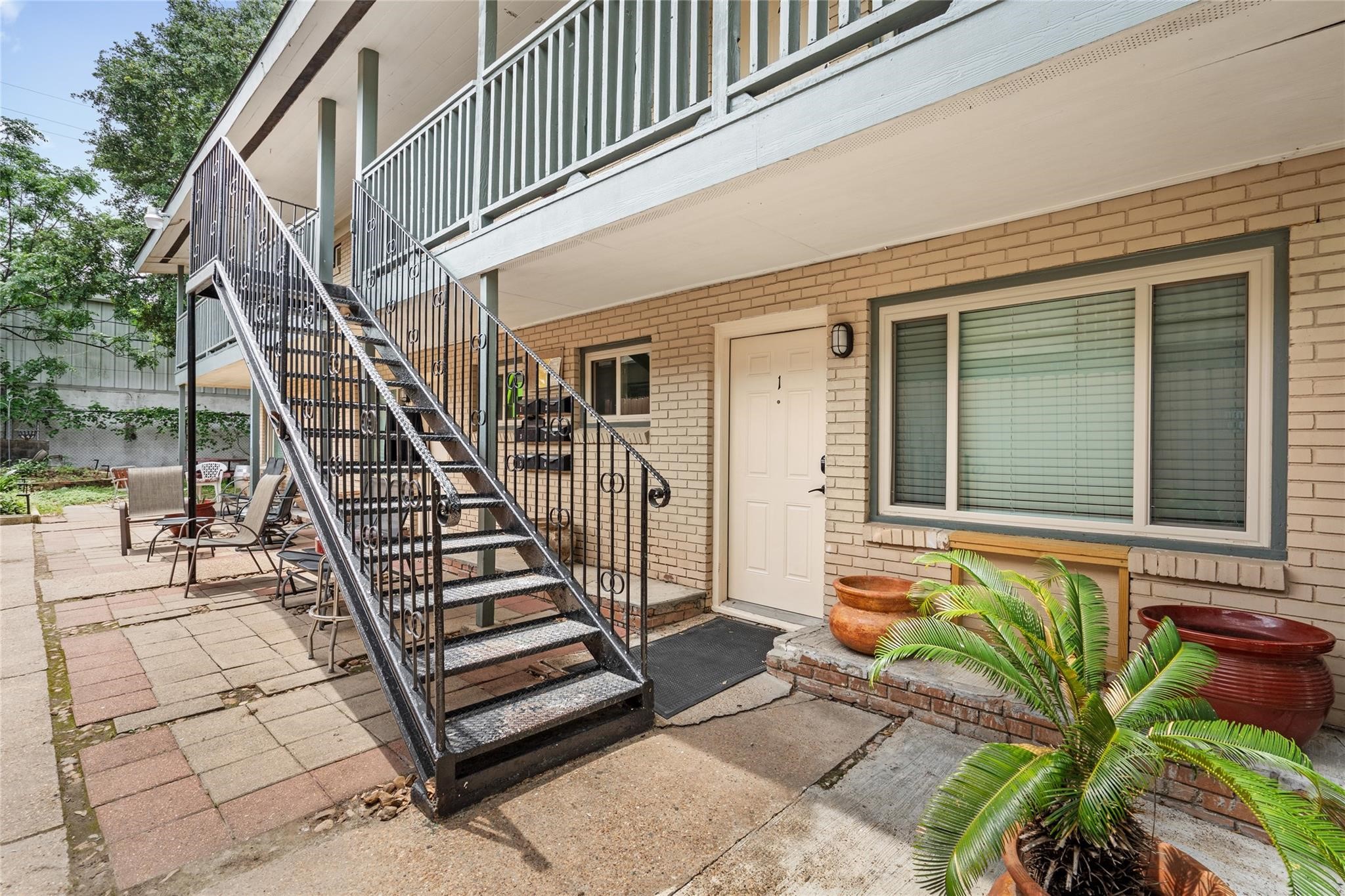 3910 Dallas Street 3 Property Photo 2