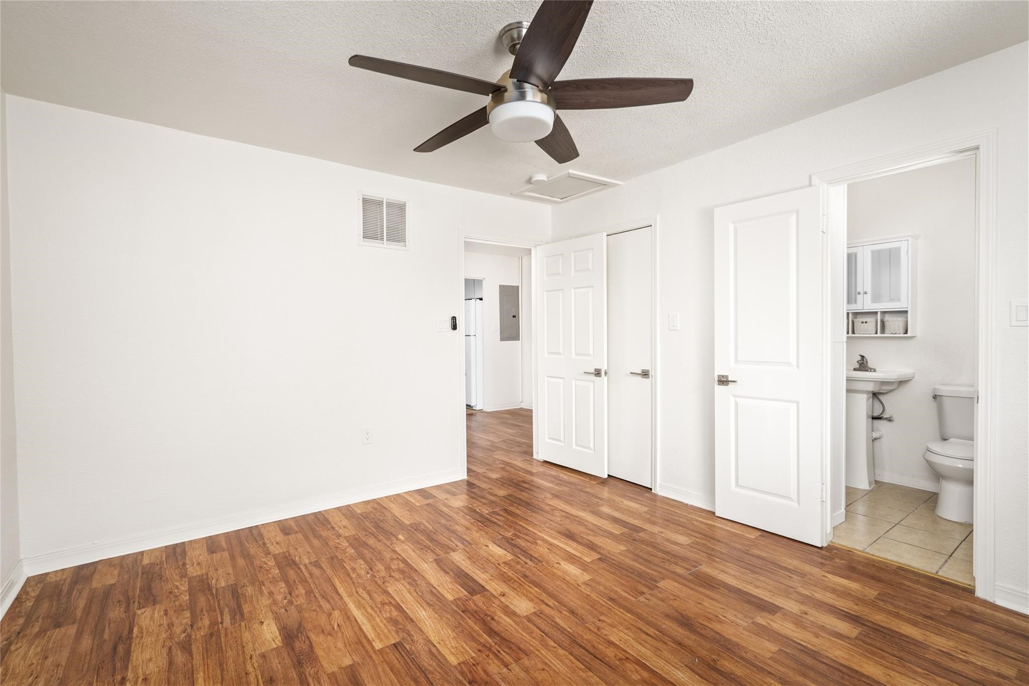 3910 Dallas Street 3 Property Photo 4