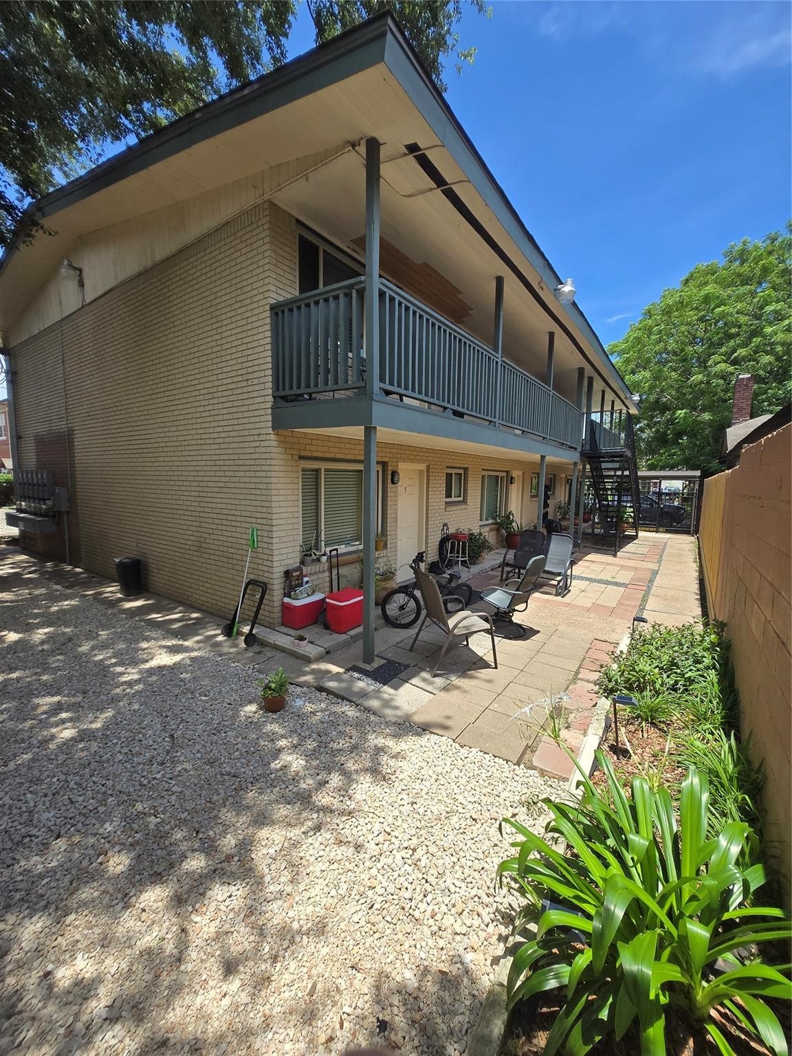 3910 Dallas Street 3 Property Photo 6