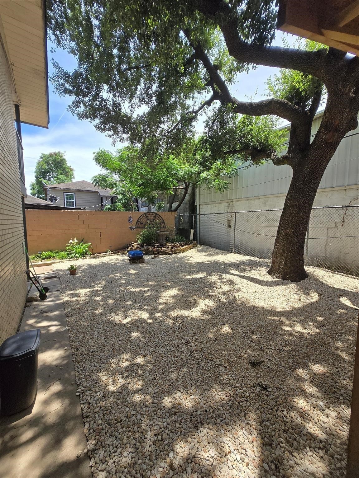 3910 Dallas Street 3 Property Photo 7