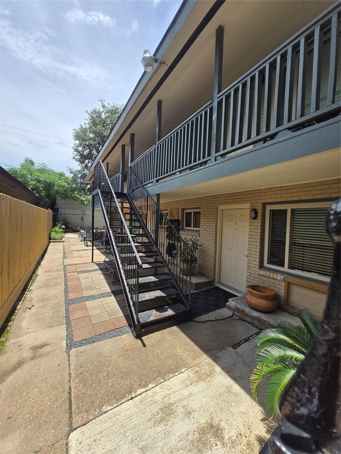 3910 Dallas Street 3 Property Photo 8