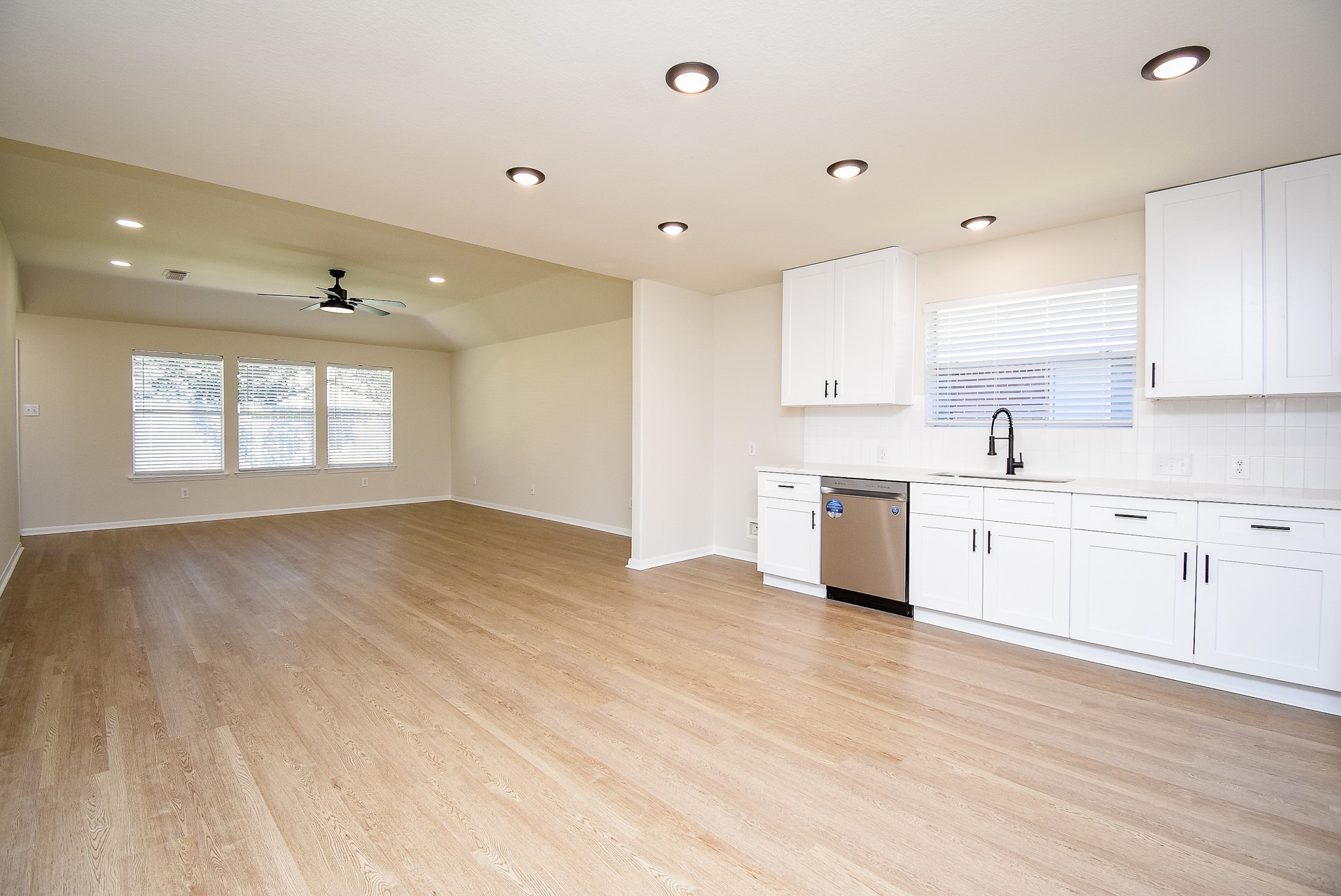 2710 Falling Forest Court Property Photo 4