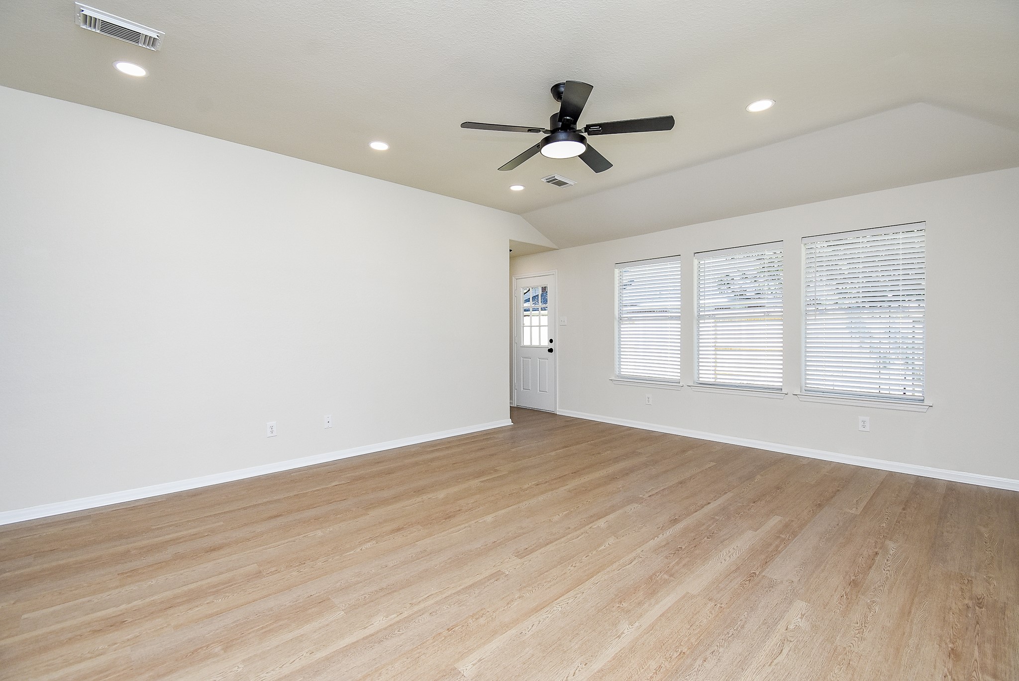 2710 Falling Forest Court Property Photo 12
