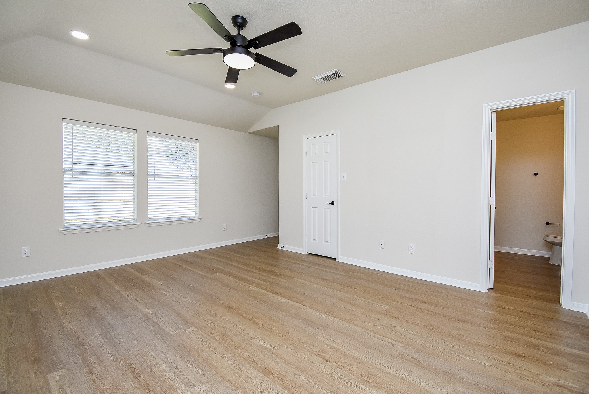 2710 Falling Forest Court Property Photo 16