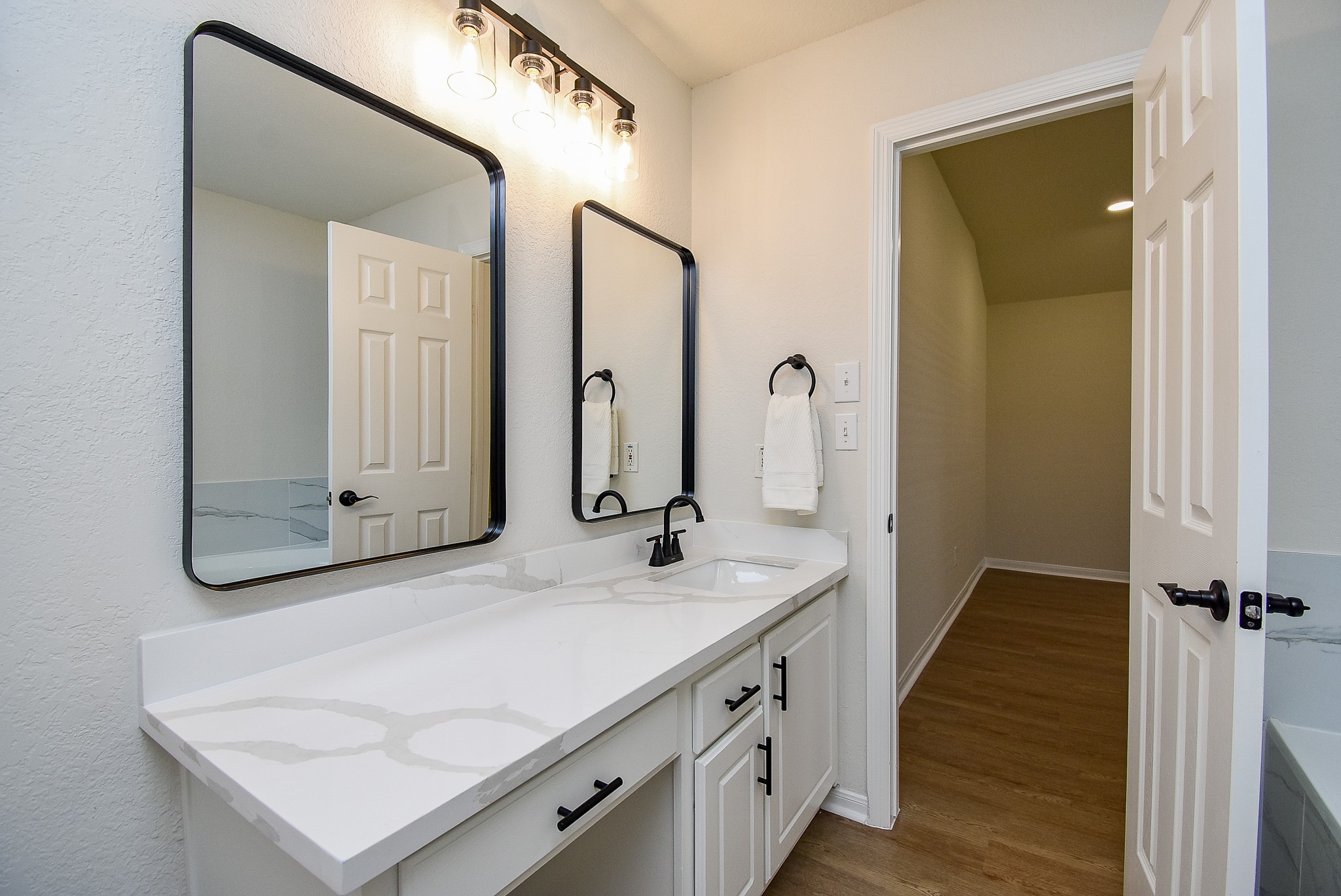 2710 Falling Forest Court Property Photo 19
