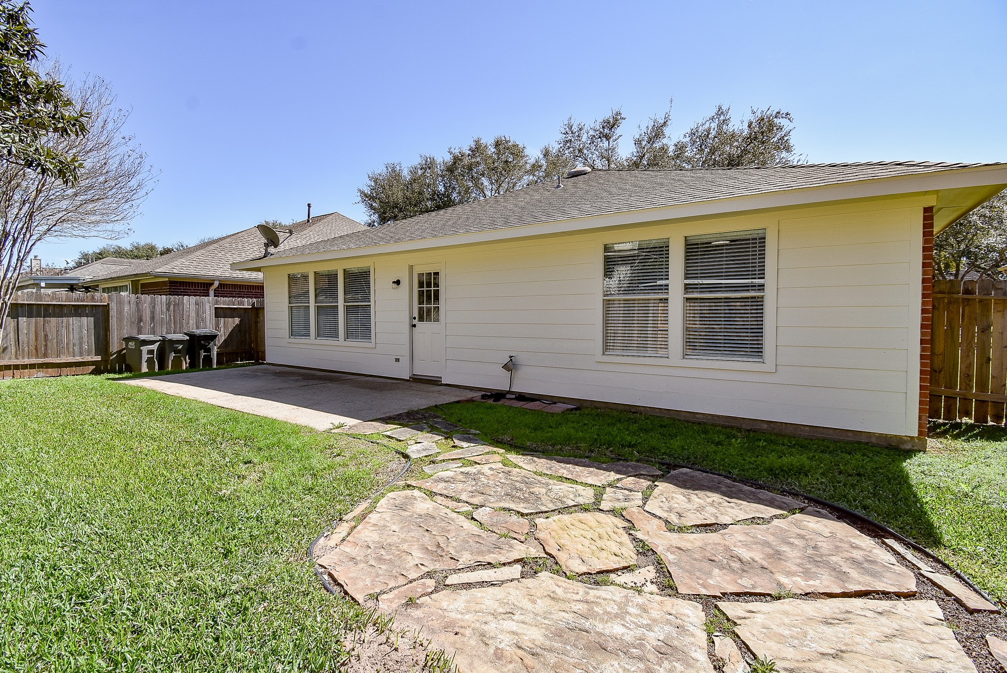 2710 Falling Forest Court Property Photo 32