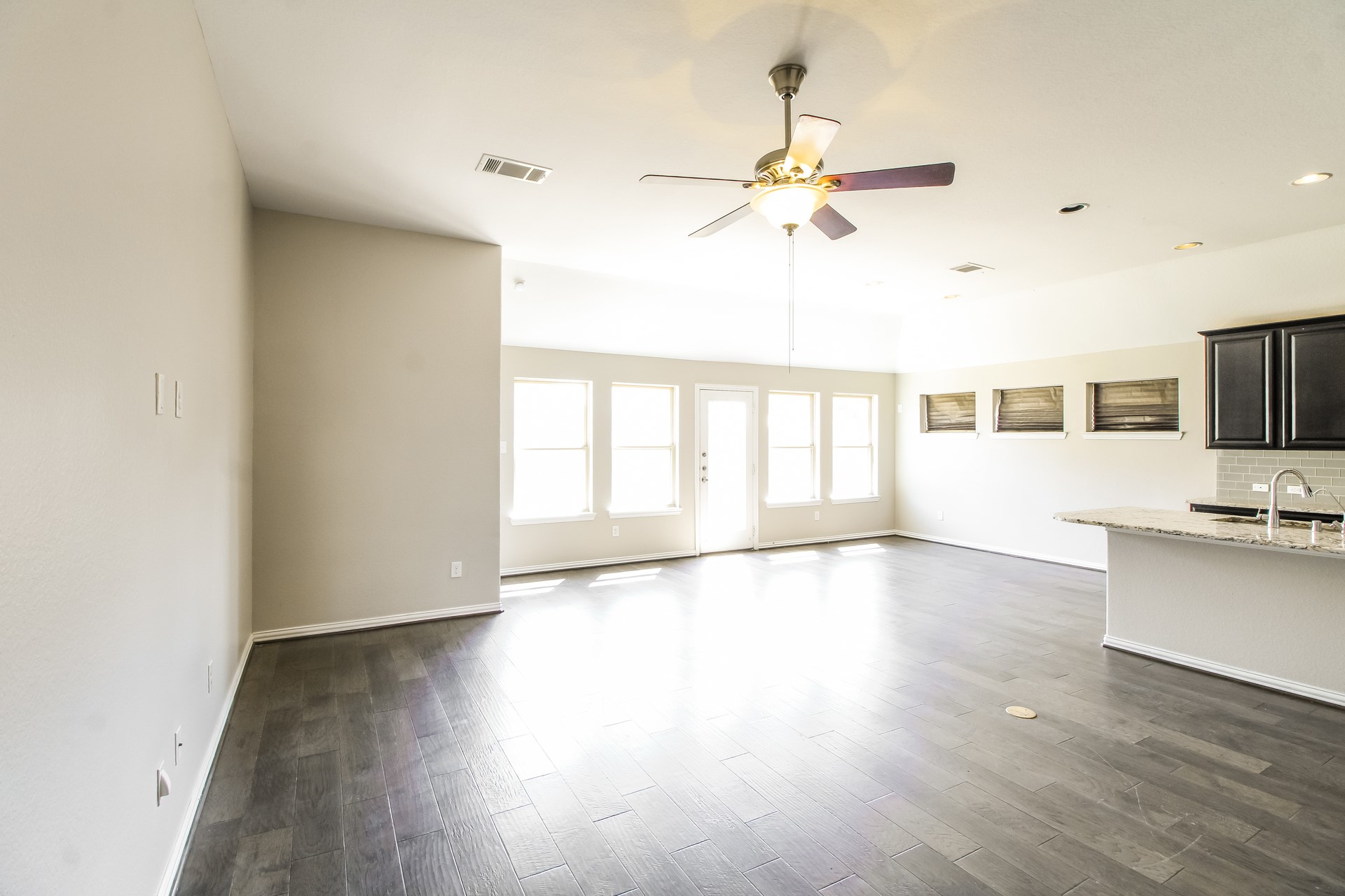 12519 Tamaron Drive Property Photo 4