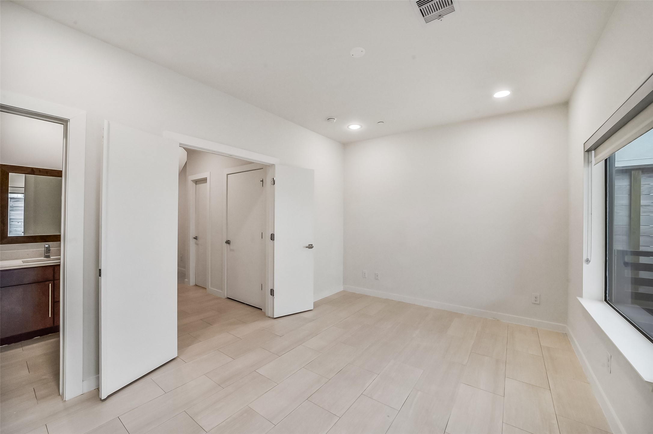 716 W Drew Street Property Photo 10