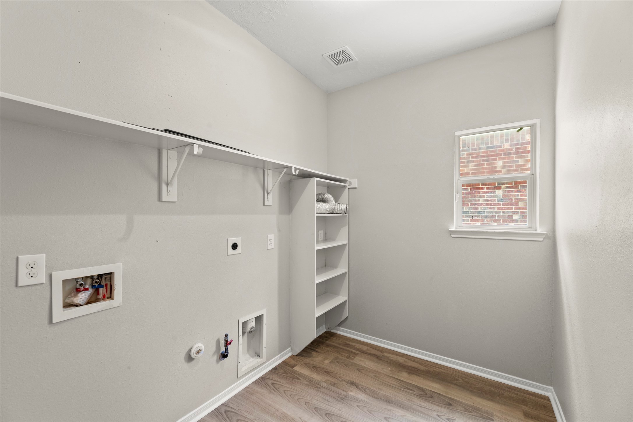 8911 Willow Wind Lane Property Photo 4