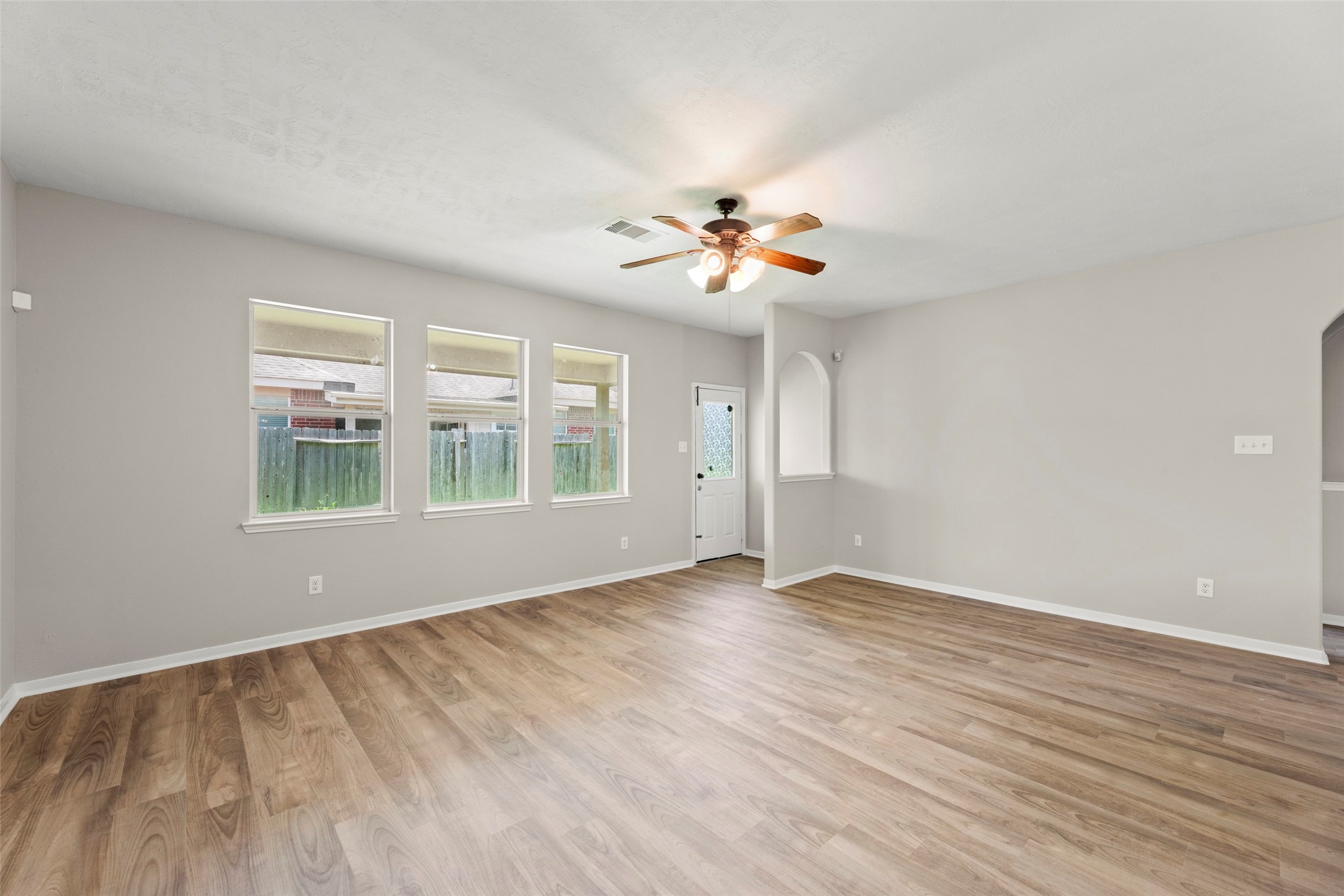 8911 Willow Wind Lane Property Photo 18