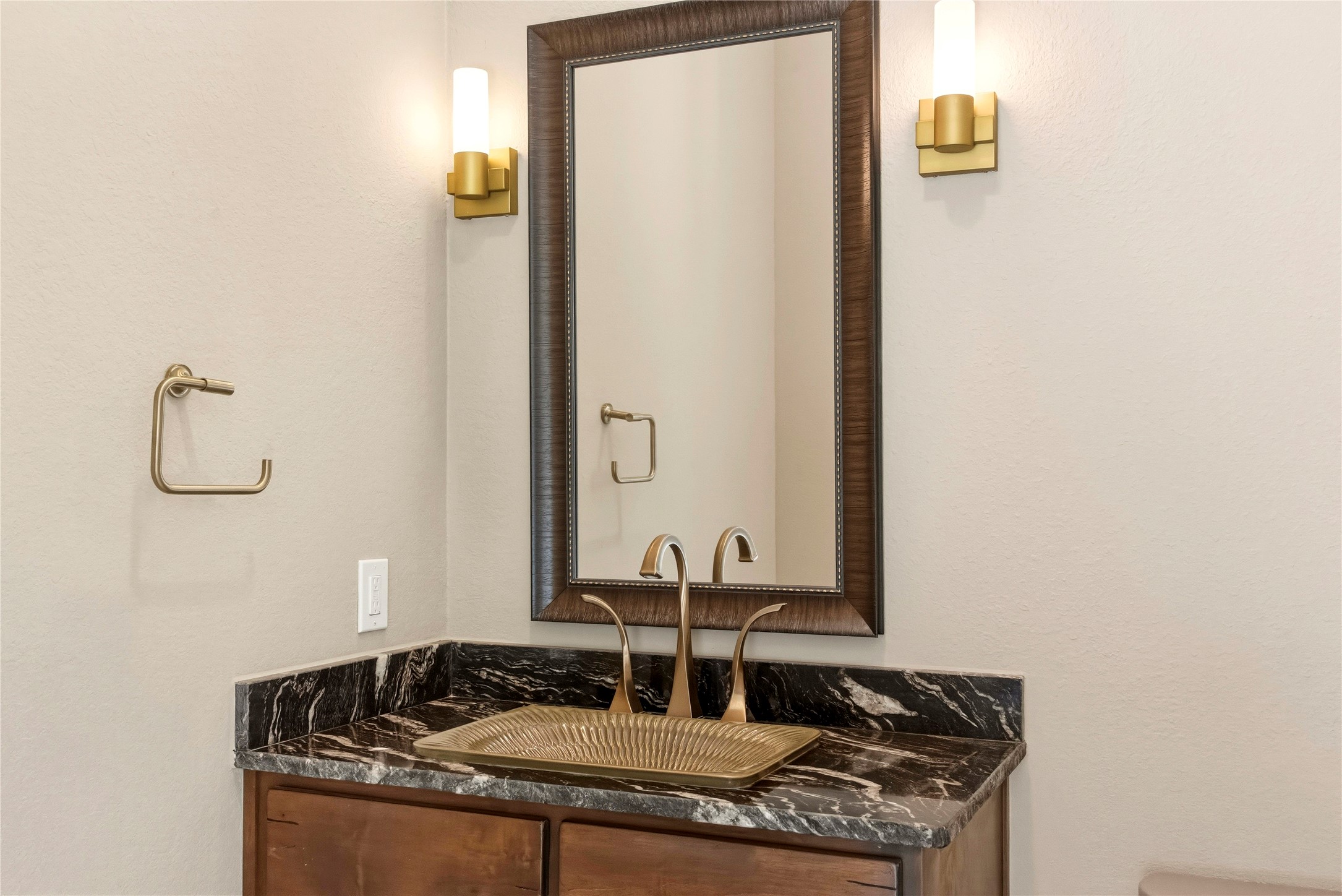 2911 S Saddlebrook Lane Property Photo 32