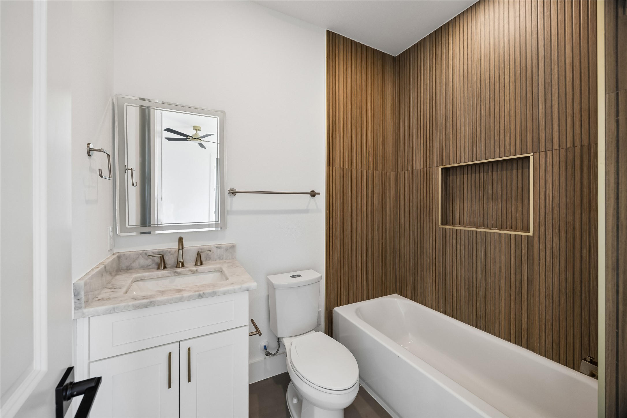 1032 W 17th Street A Property Photo 30