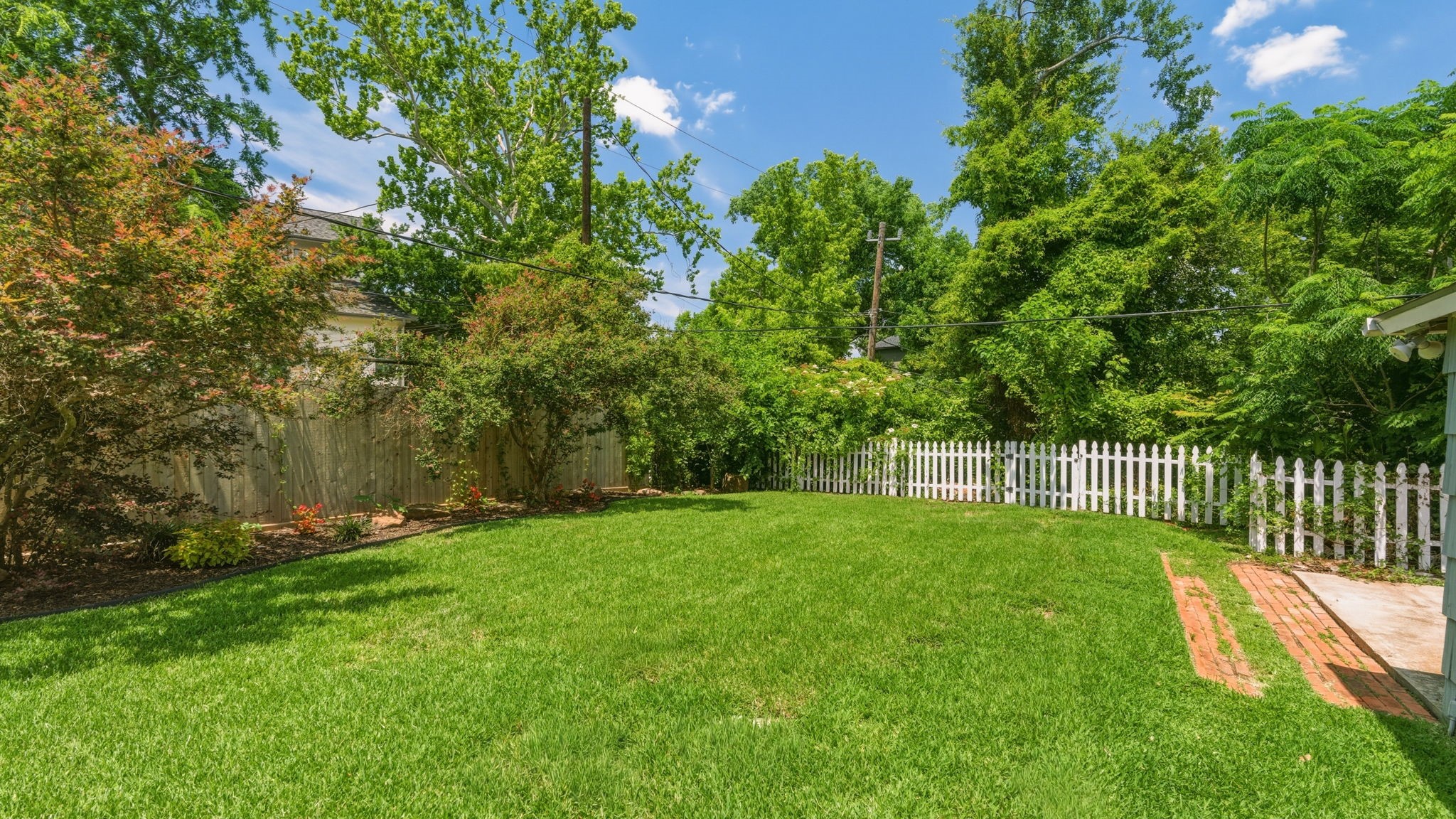 1115 Woodhill Road Property Photo 2