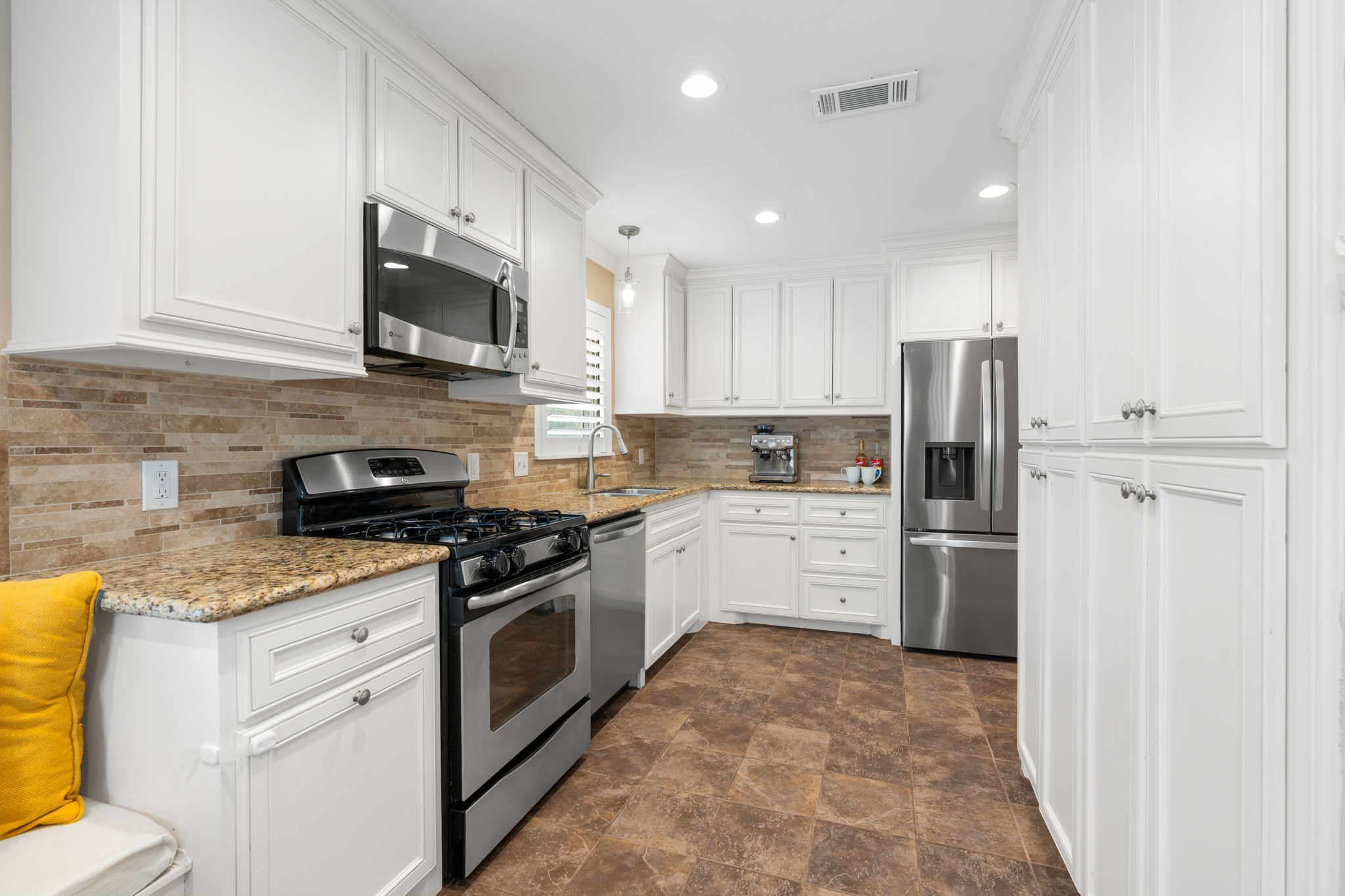 1115 Woodhill Road Property Photo 8