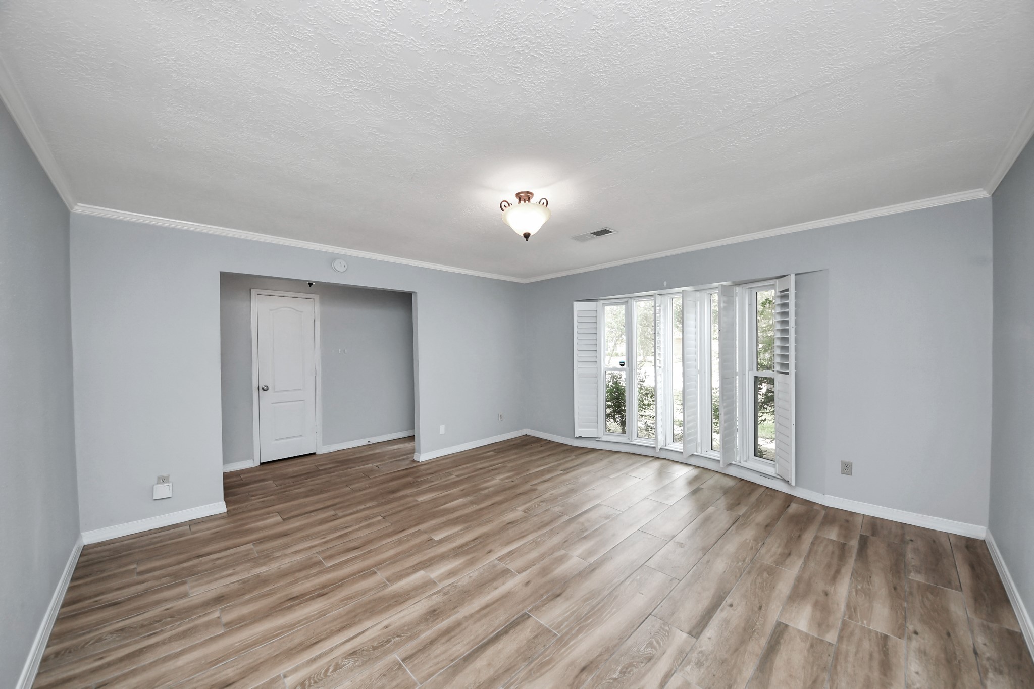 5954 Beaudry Drive Property Photo 6