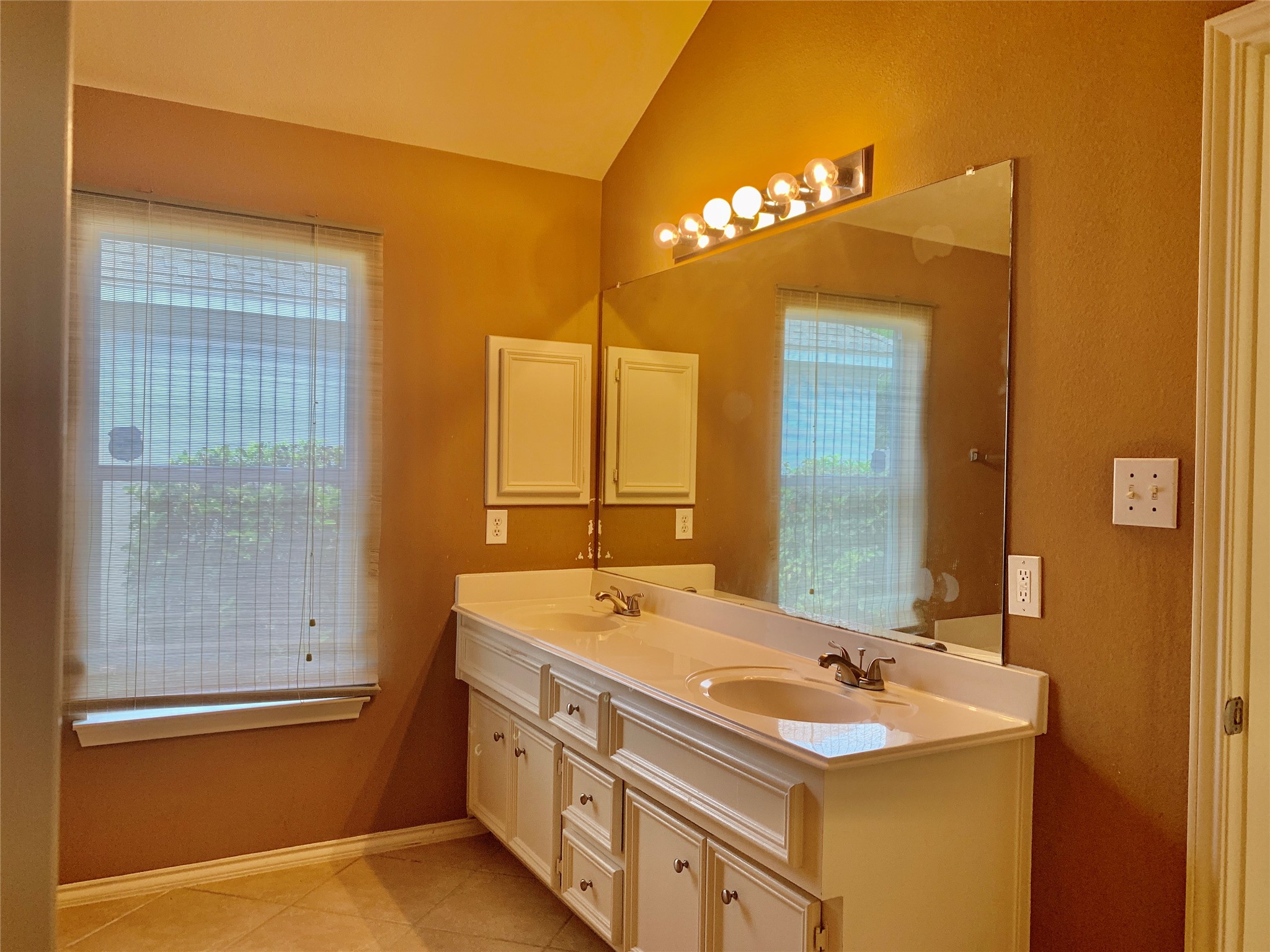 11210 Jadestone Creek Lane Property Photo 14