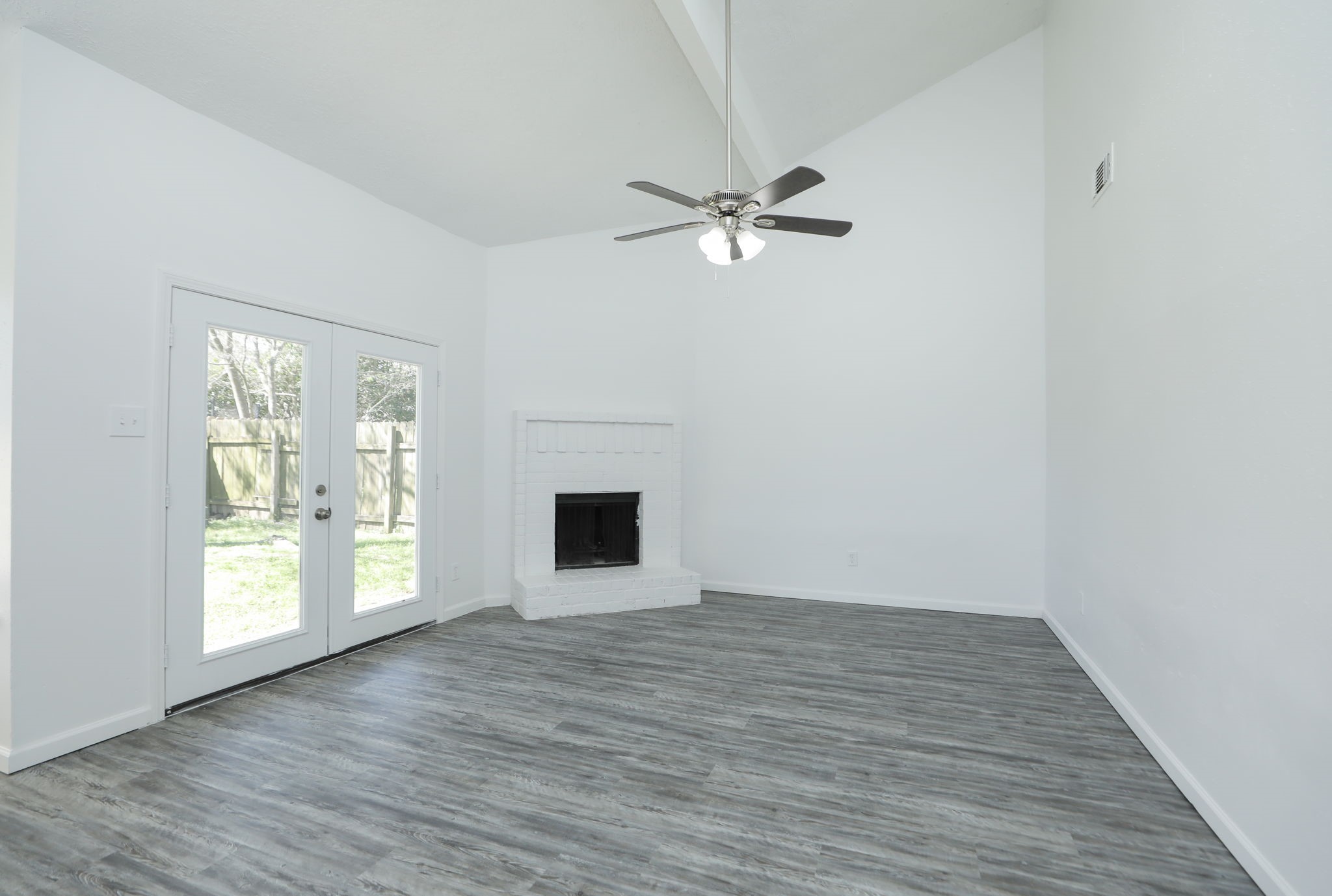 19319 Cypress River Drive Property Photo 3