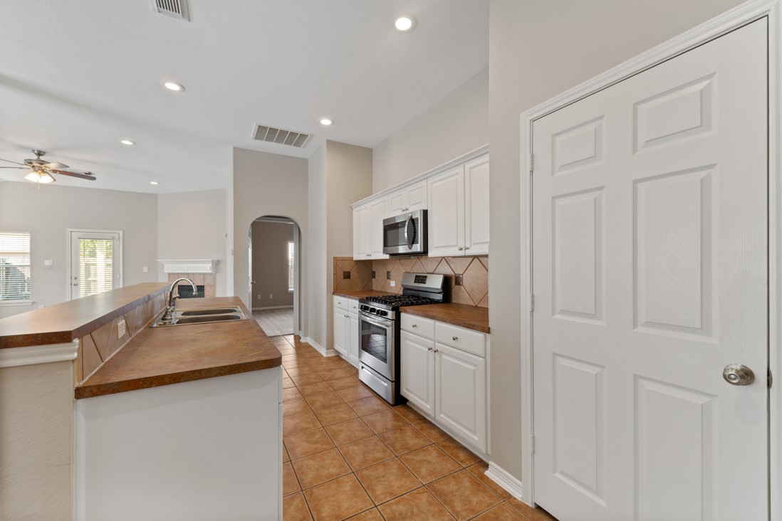 1014 Cavern Brook Lane Property Photo 12