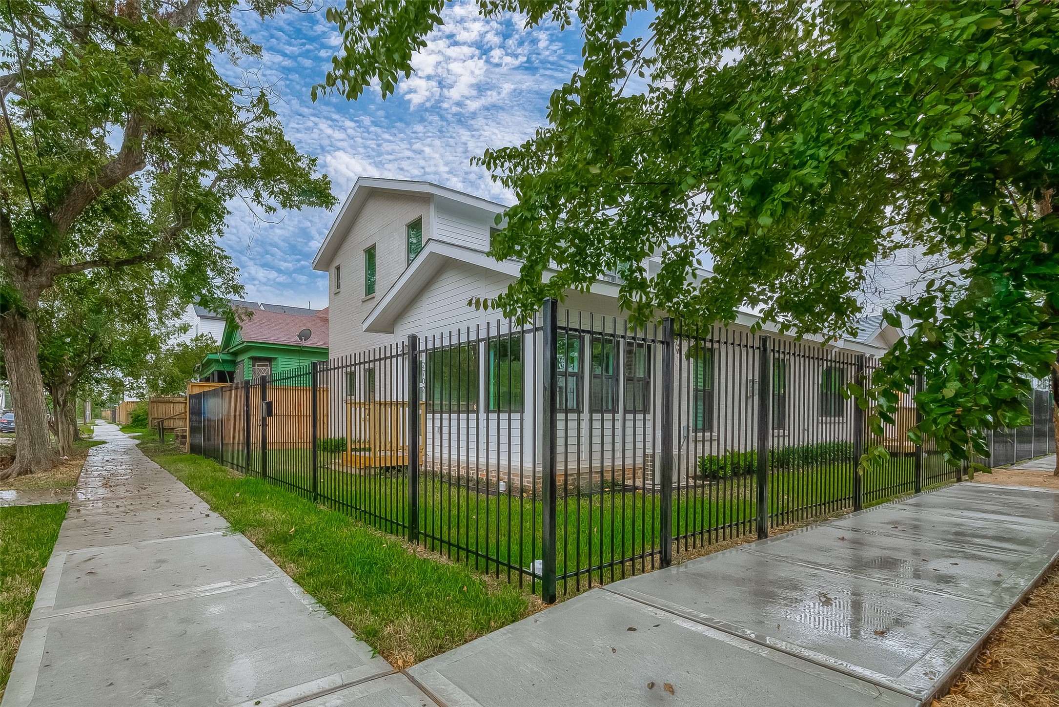 2702 Delano Street Property Photo 3