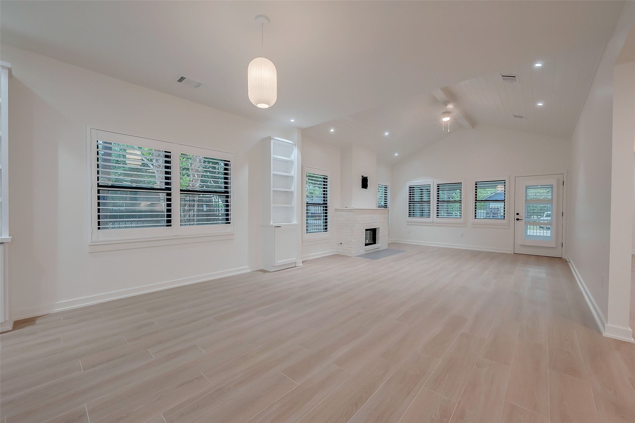 2702 Delano Street Property Photo 6