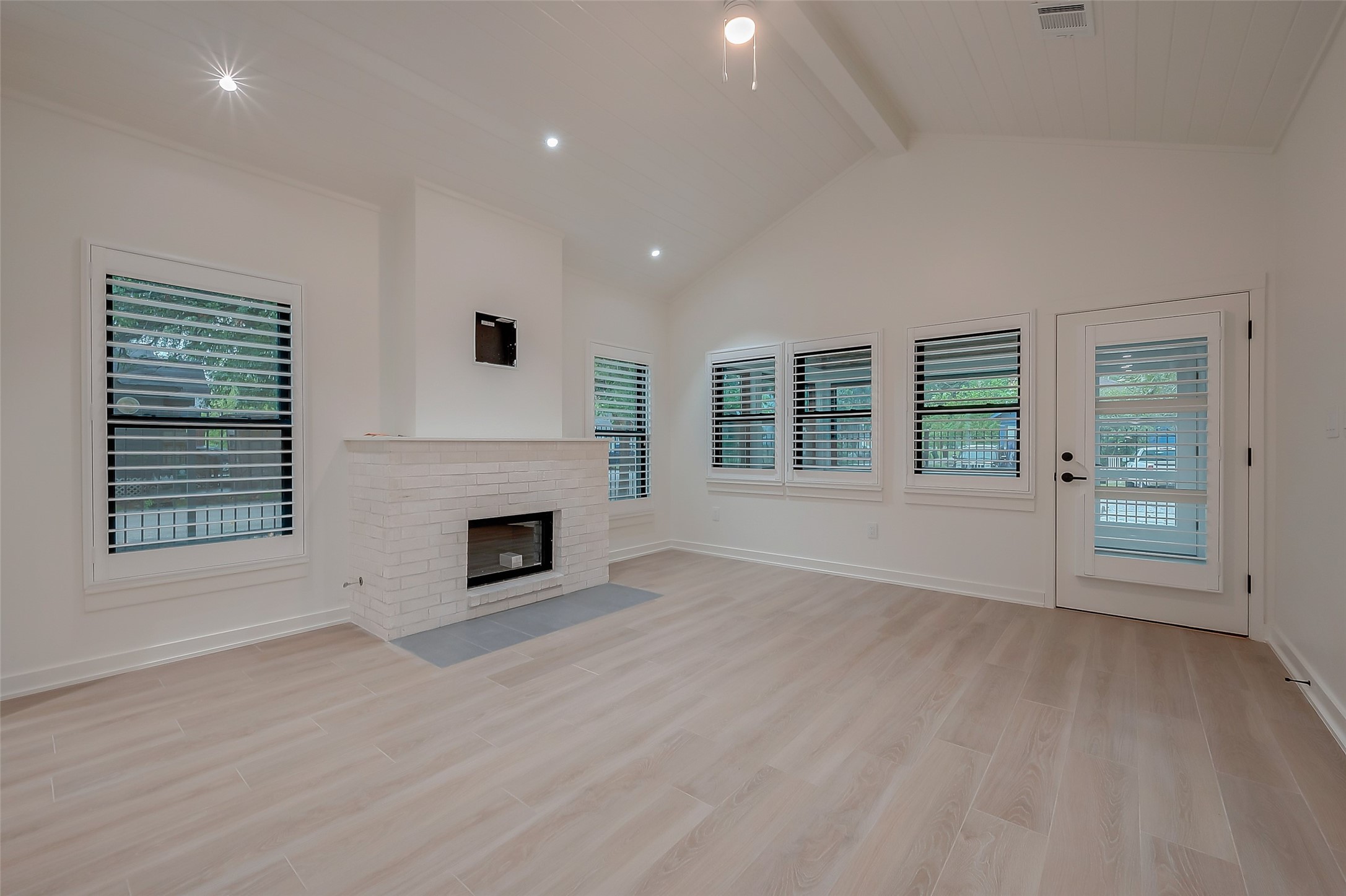 2702 Delano Street Property Photo 7