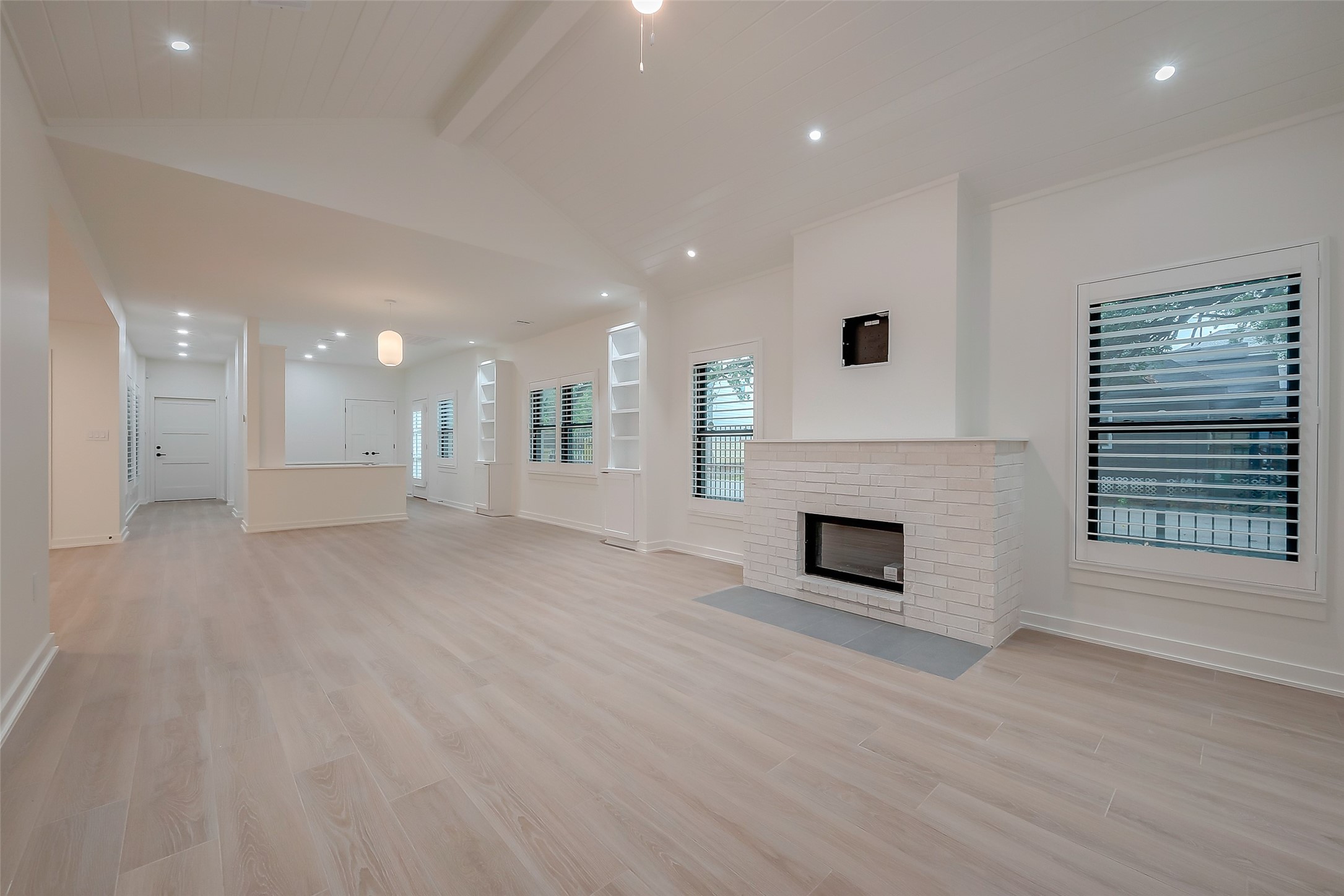 2702 Delano Street Property Photo 8
