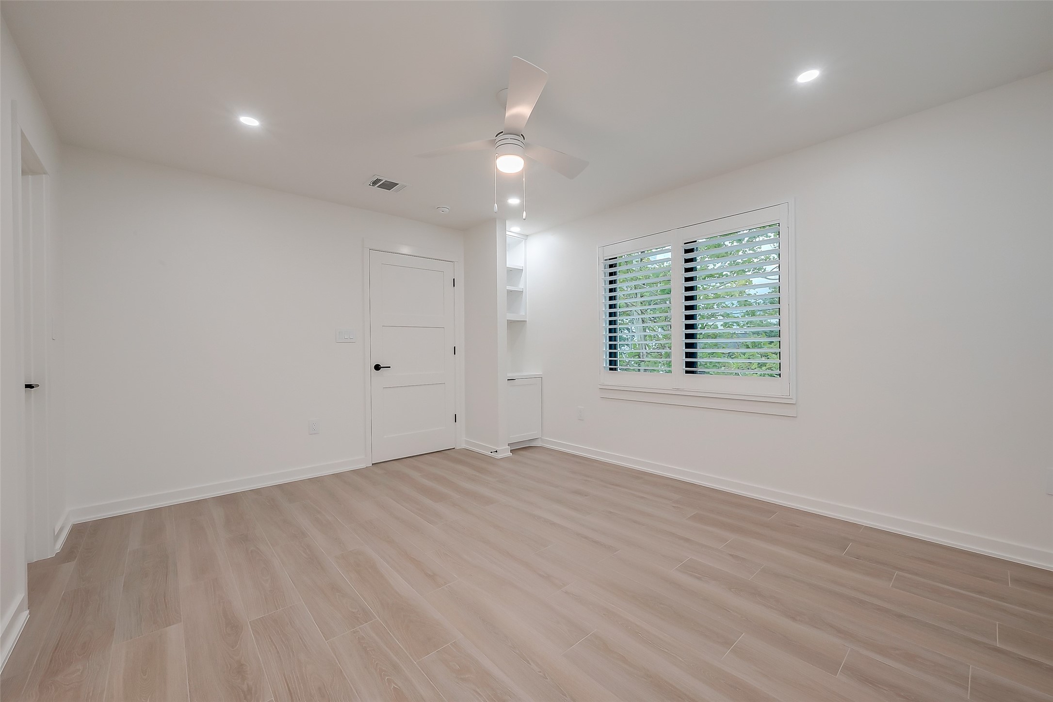 2702 Delano Street Property Photo 33