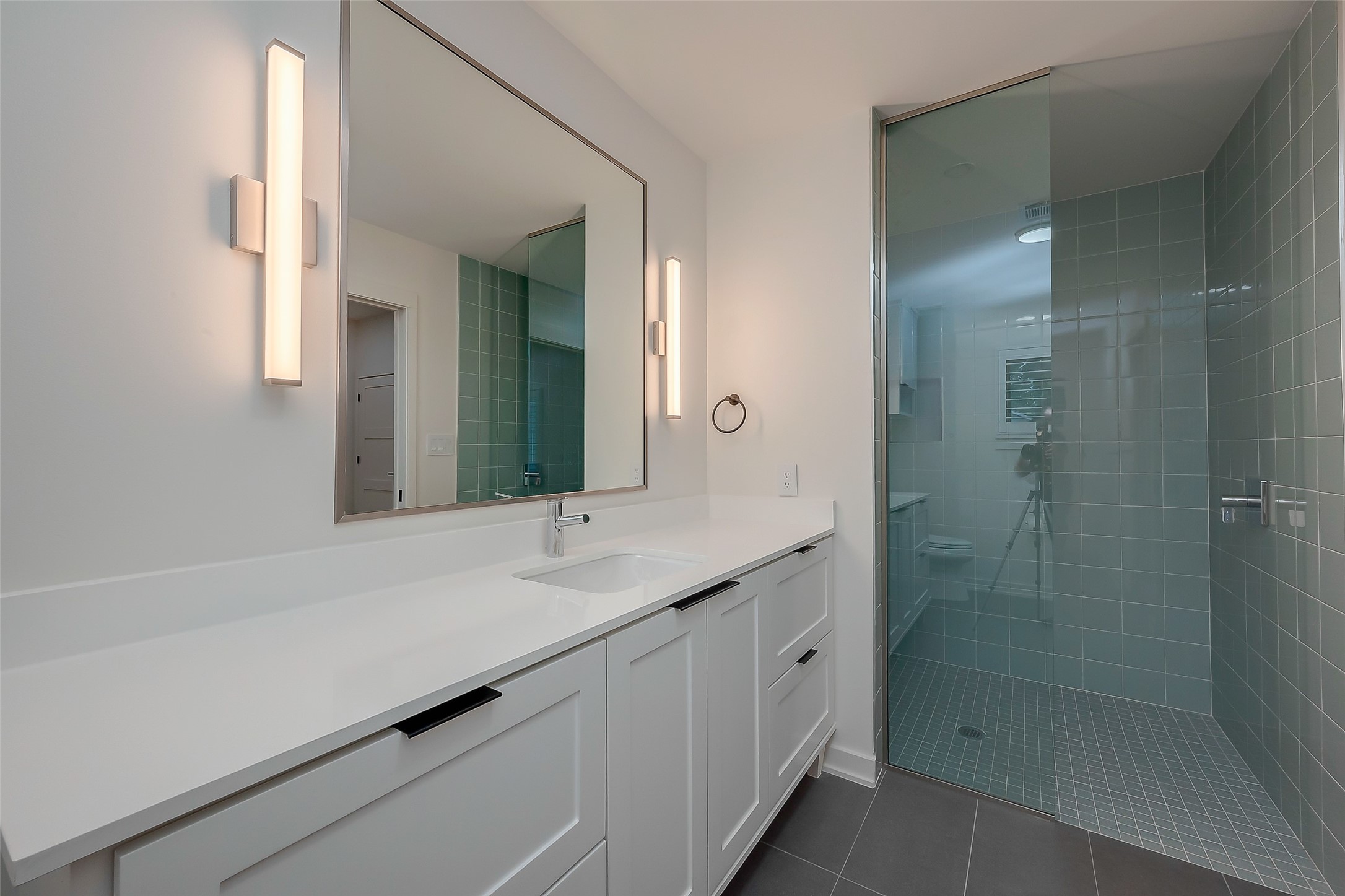 2702 Delano Street Property Photo 39