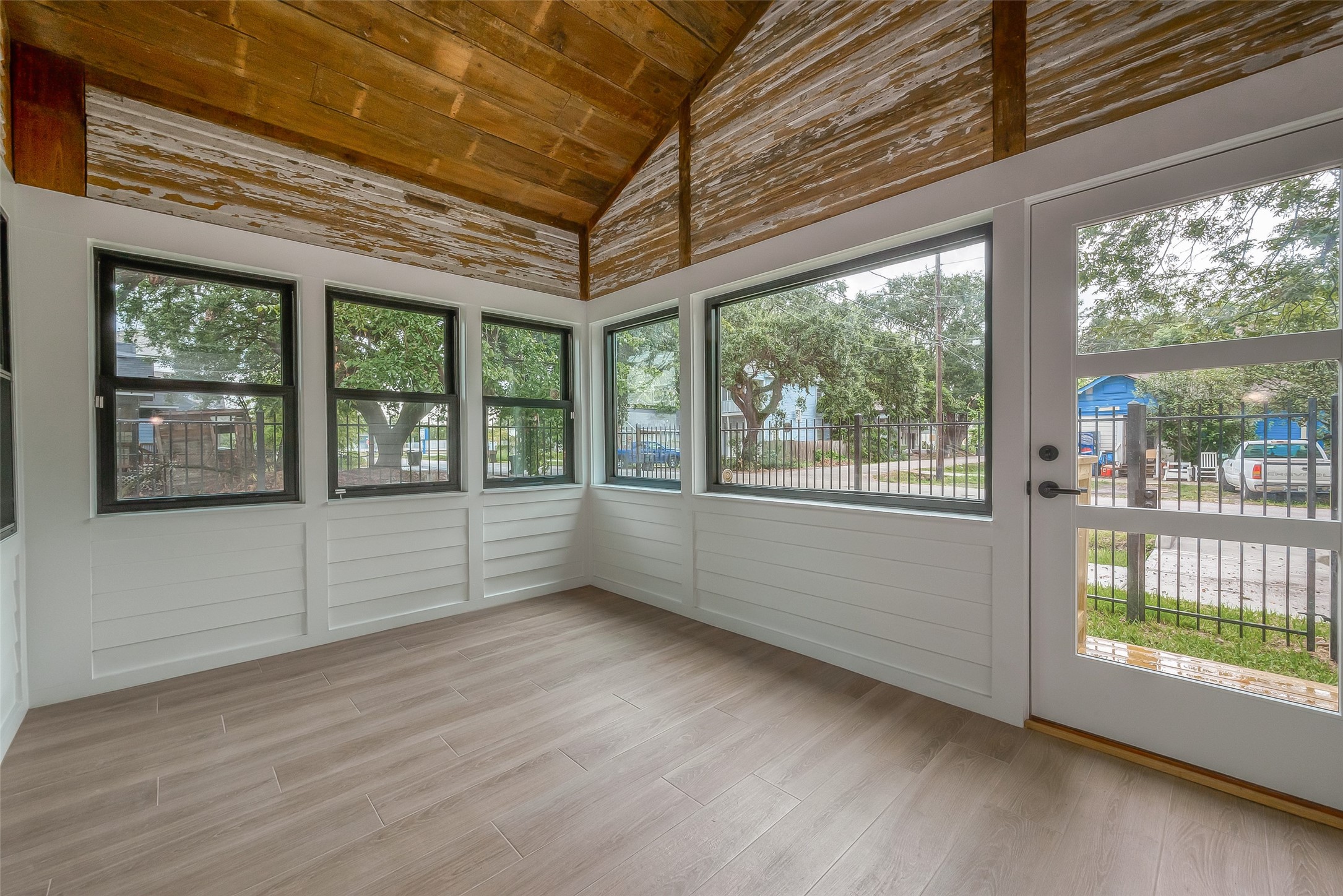 2702 Delano Street Property Photo 41