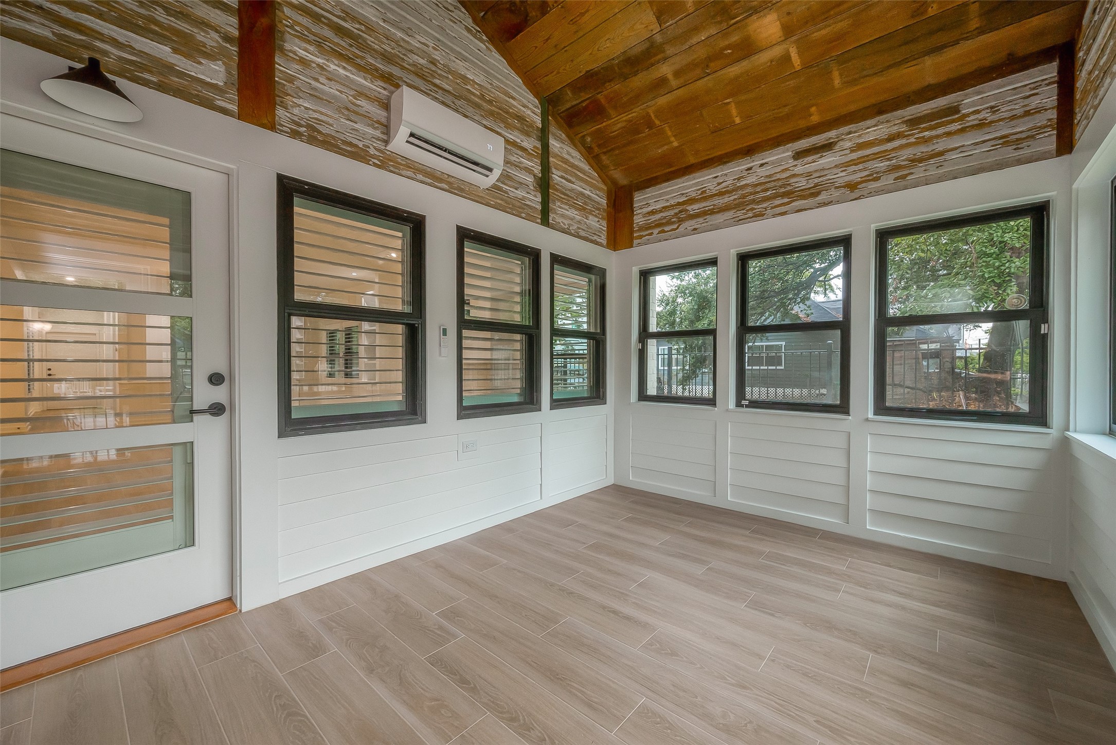 2702 Delano Street Property Photo 42