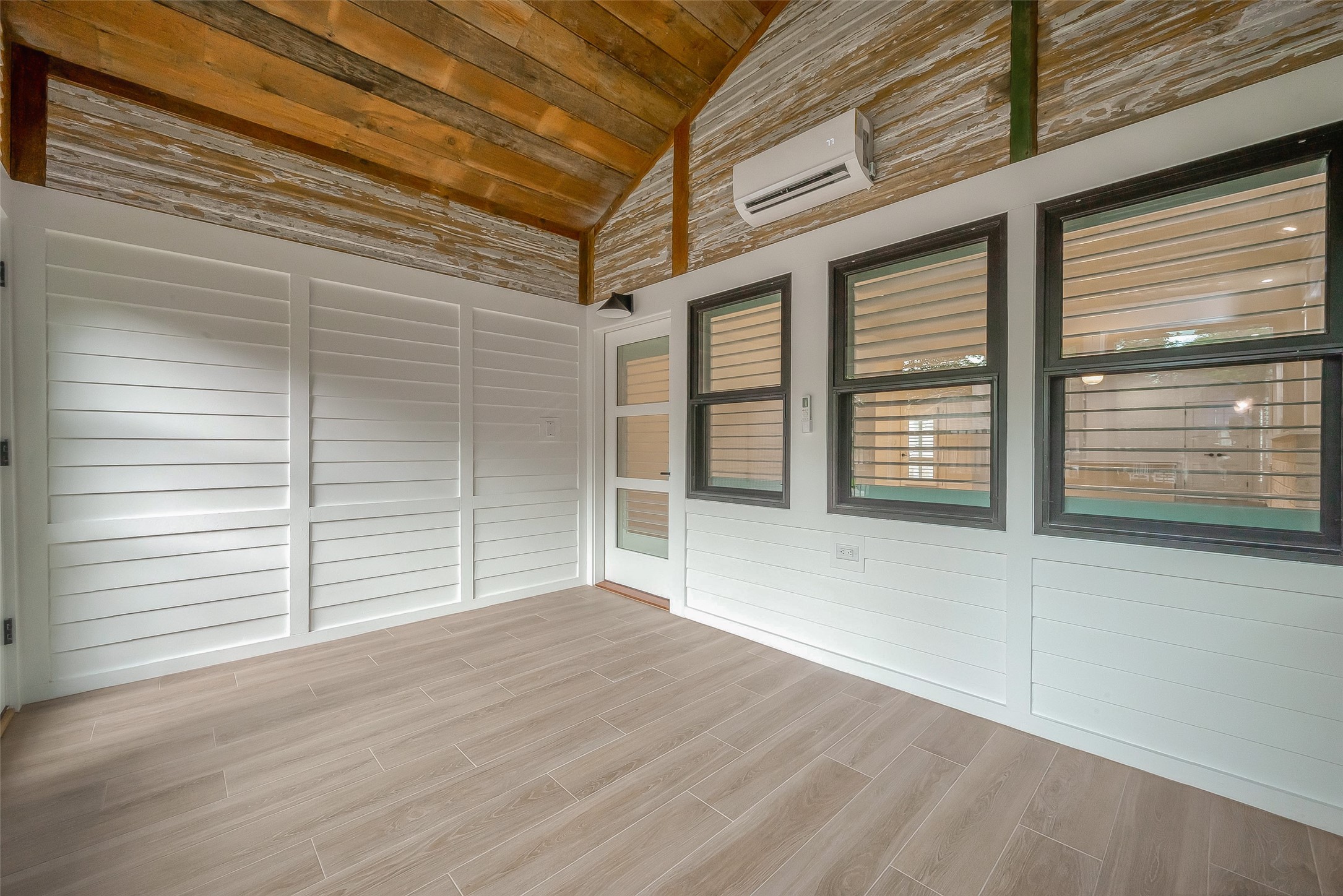 2702 Delano Street Property Photo 43