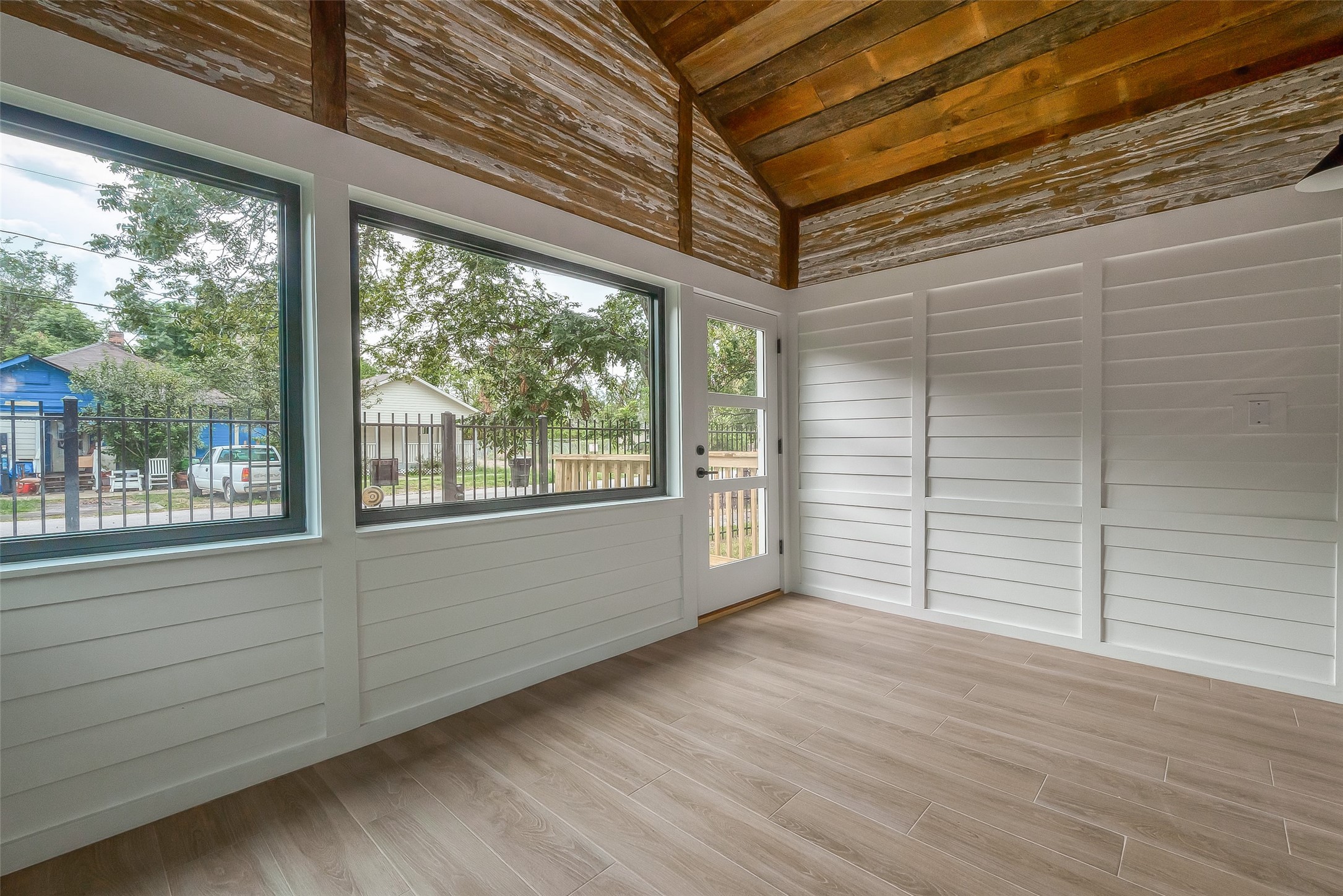 2702 Delano Street Property Photo 44