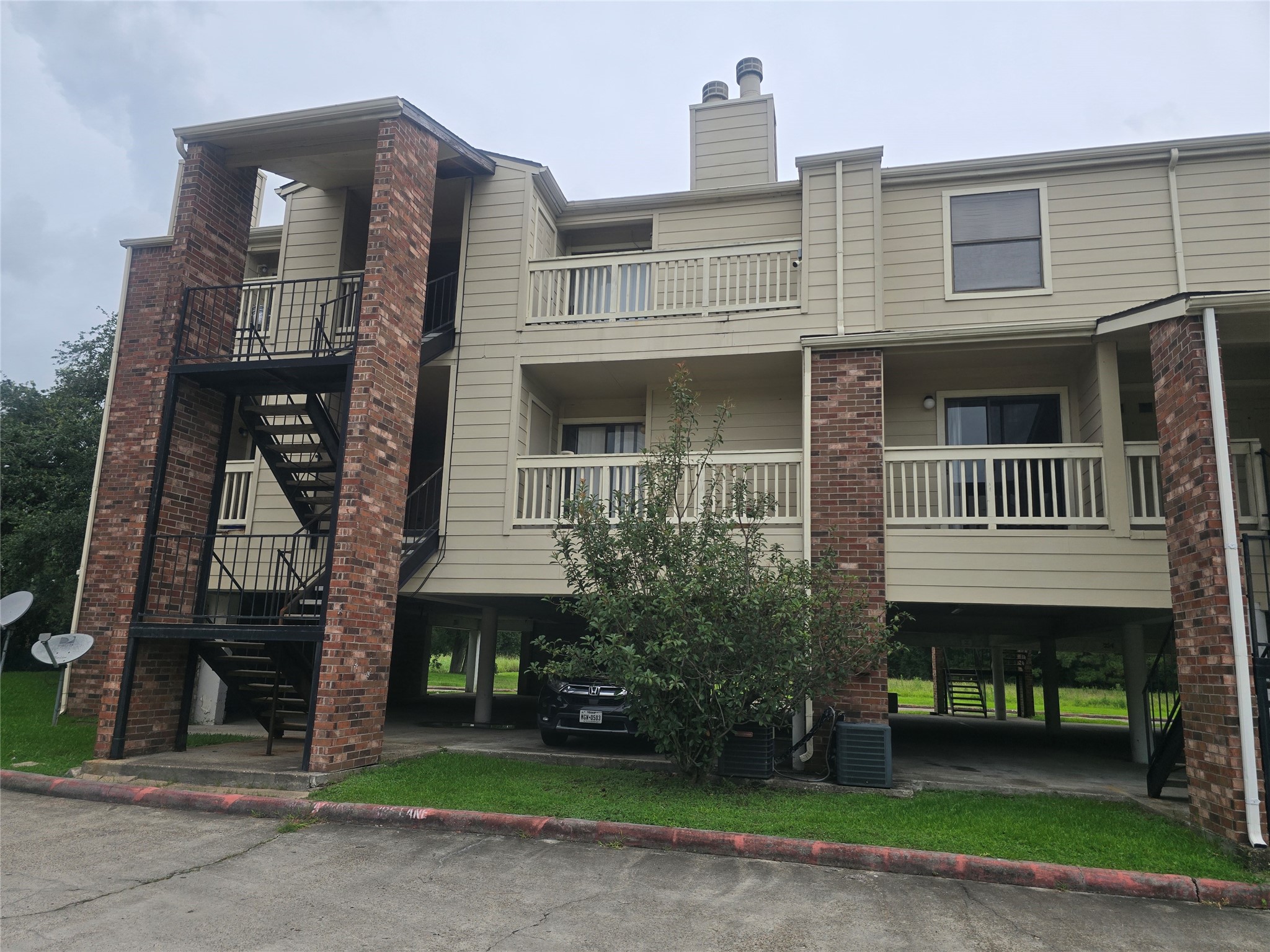 2501 Gulf Freeway 249D Property Photo 1